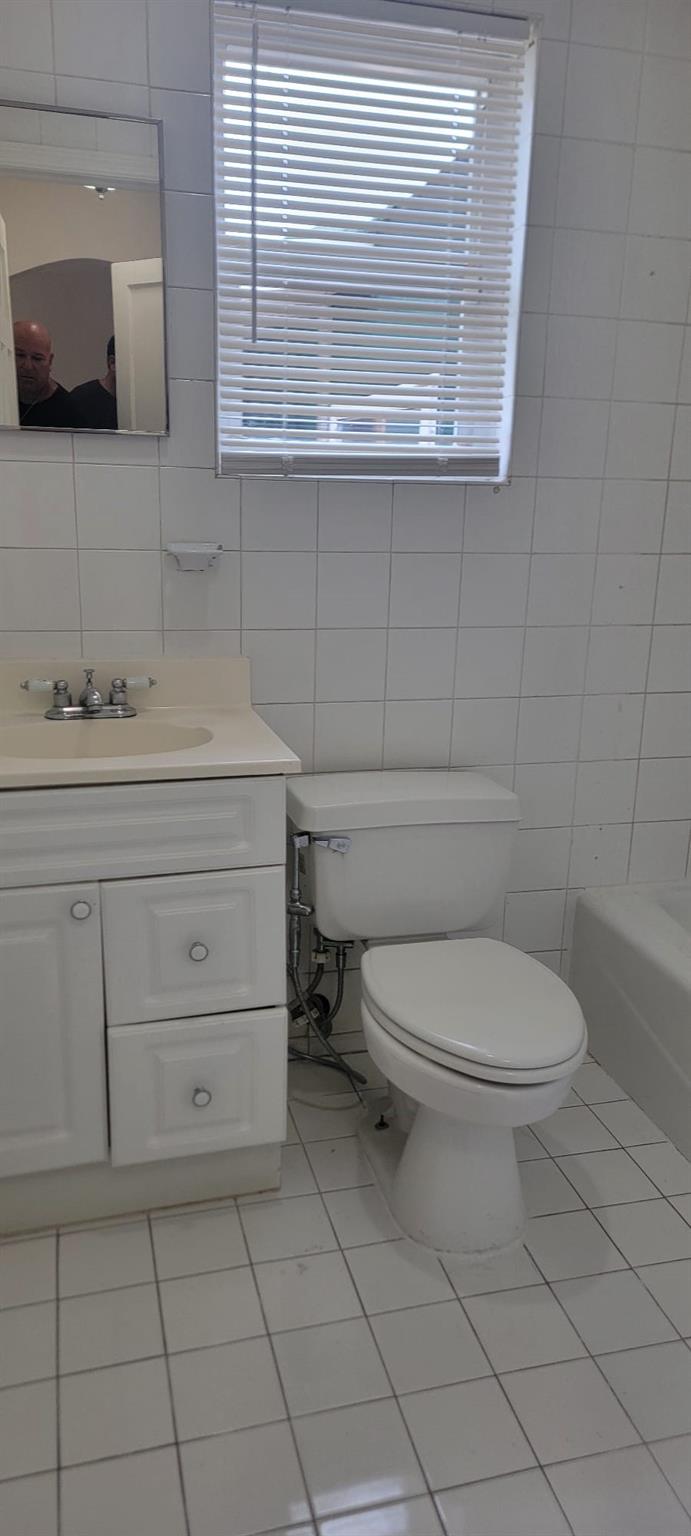 North Hollywood 4-1 B - Residential Lease