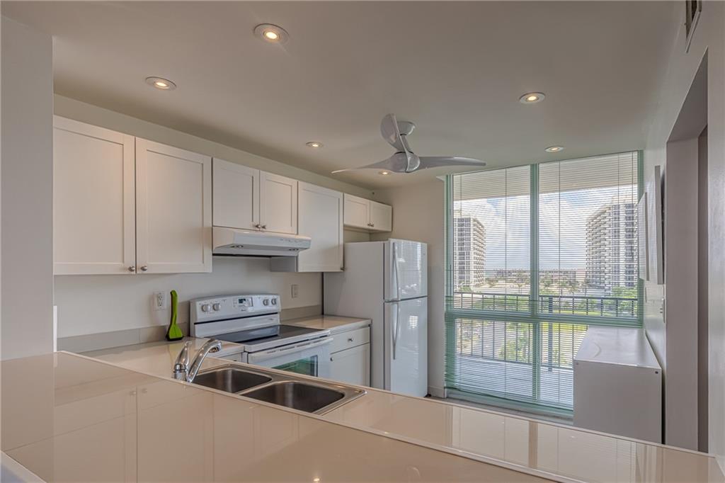 Silver Thatch Intracoasta - Residential