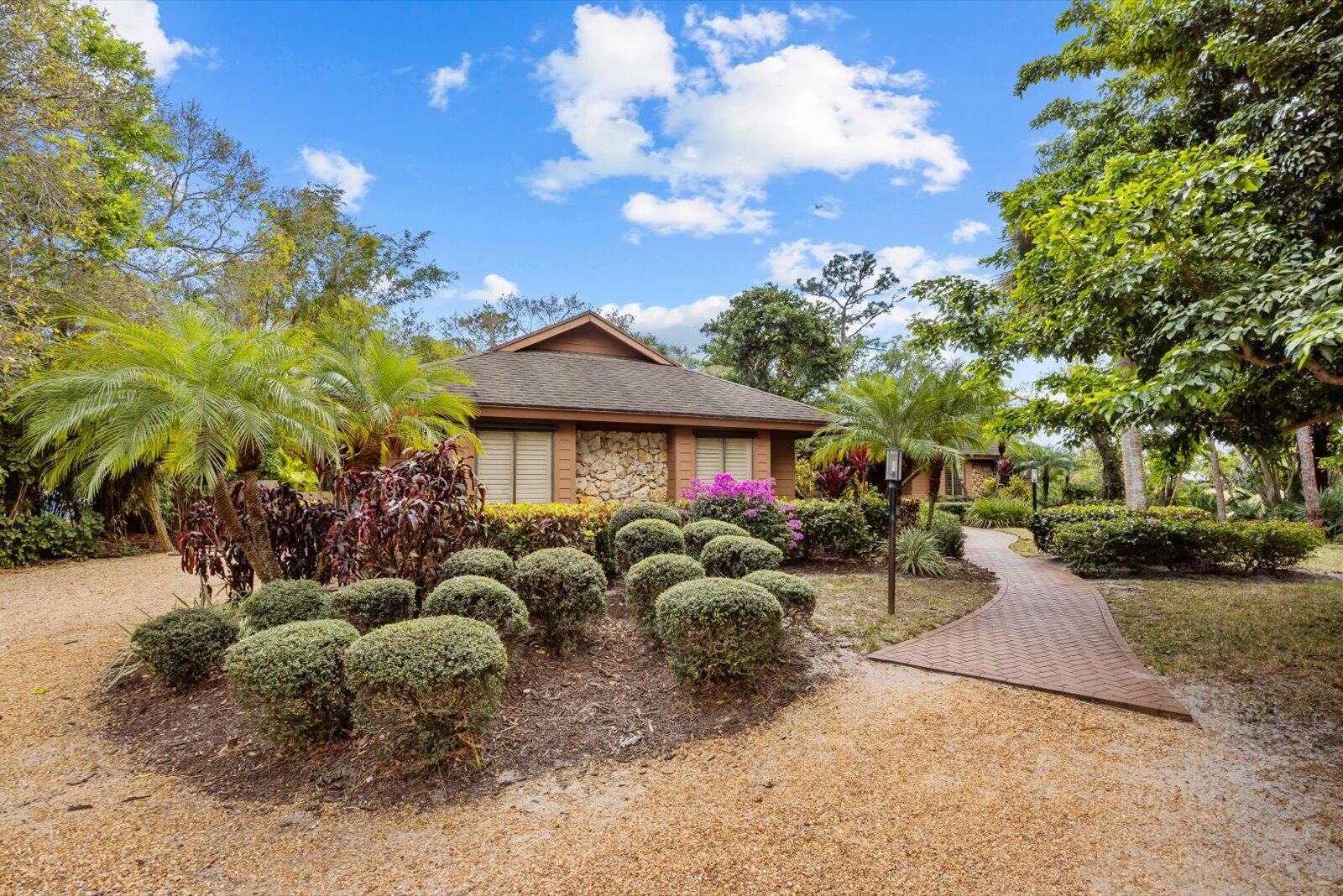 1995 SW Saint Andrews Drive