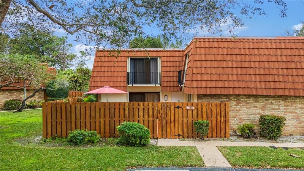 Photo of 3121 San Fernando Drive #33B, Delray Beach, FL 33445 (MLS # F10423385)