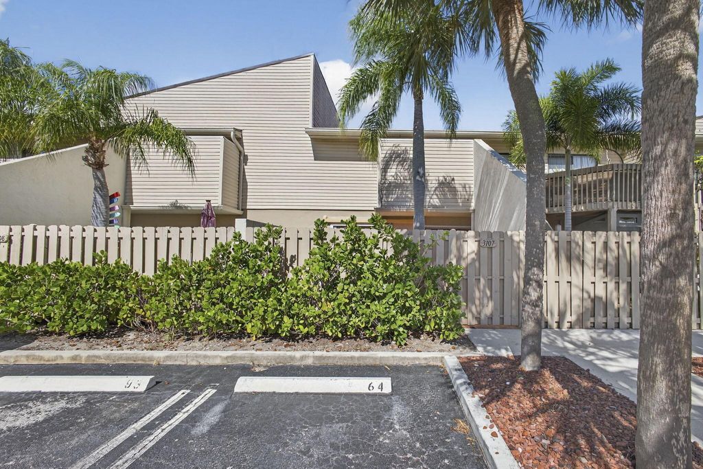 Photo of 612 Executive Center Drive #3107, West Palm Beach, FL 33401 (MLS # R11133189)