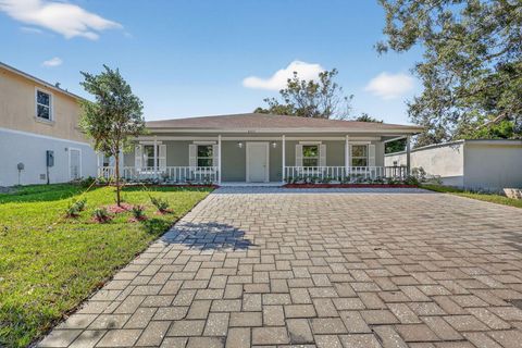 Property photo of 2205 S 33rd S Street, Fort Pierce, FL 34947