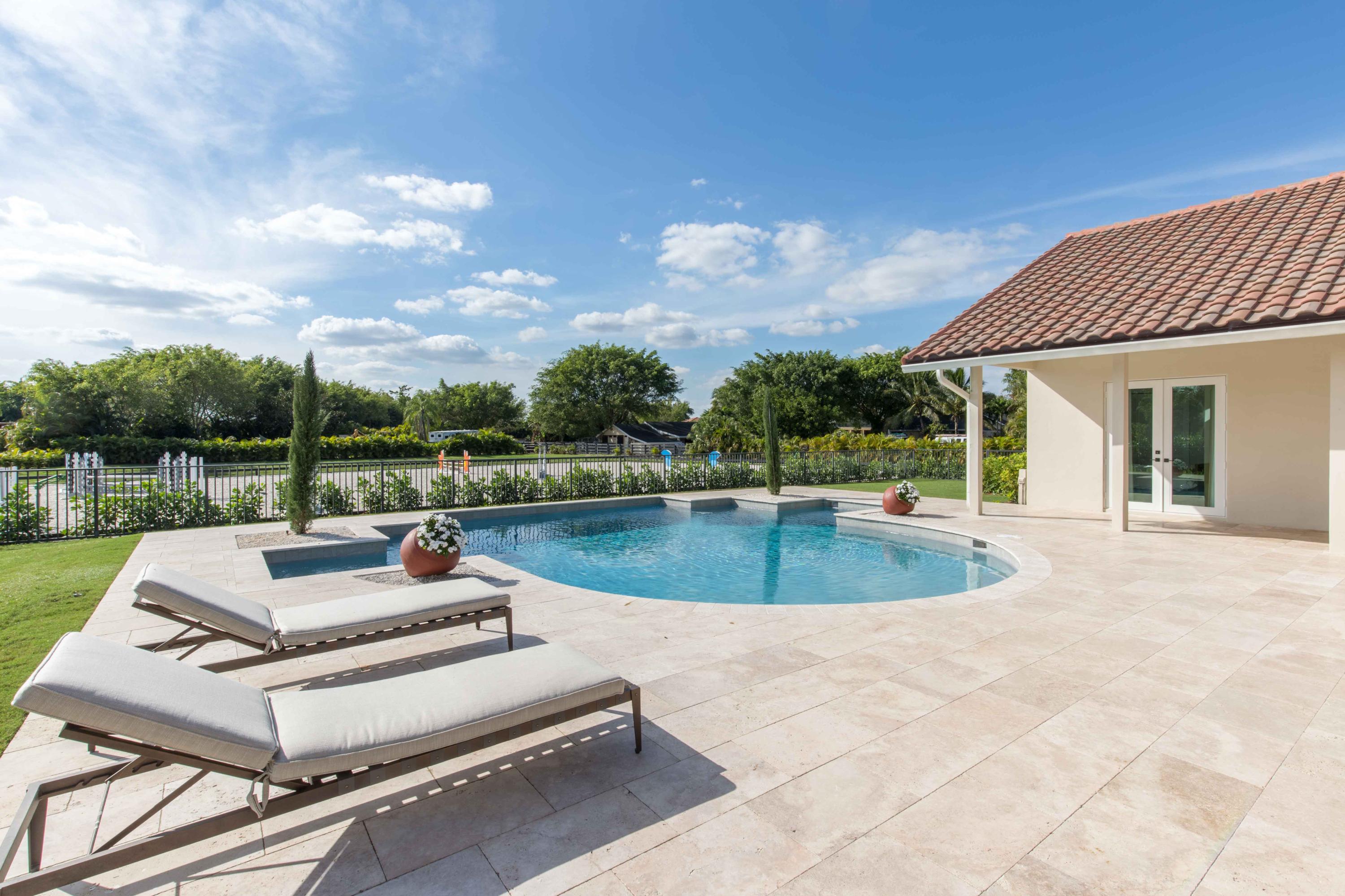 SADDLE TRAIL PARK OF WELL - Residential