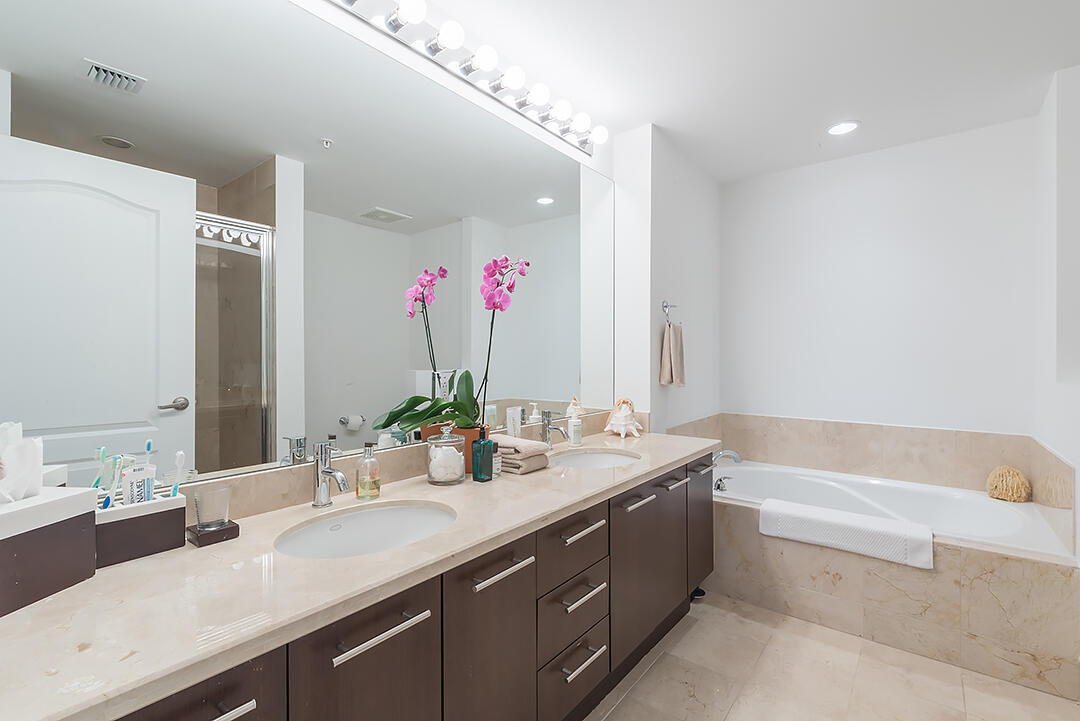 WHITNEY CONDO - Residential