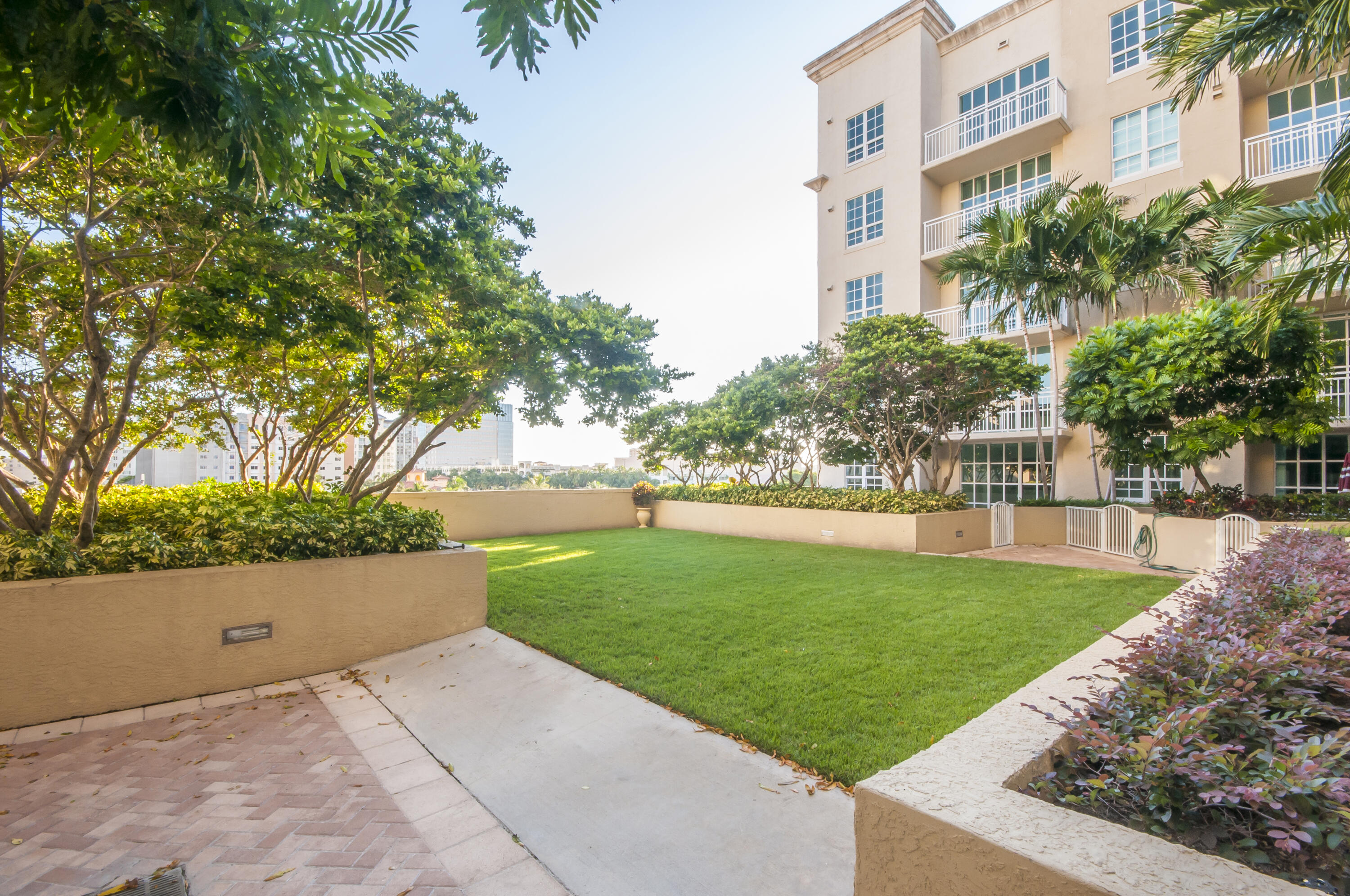 WHITNEY CONDO - Residential