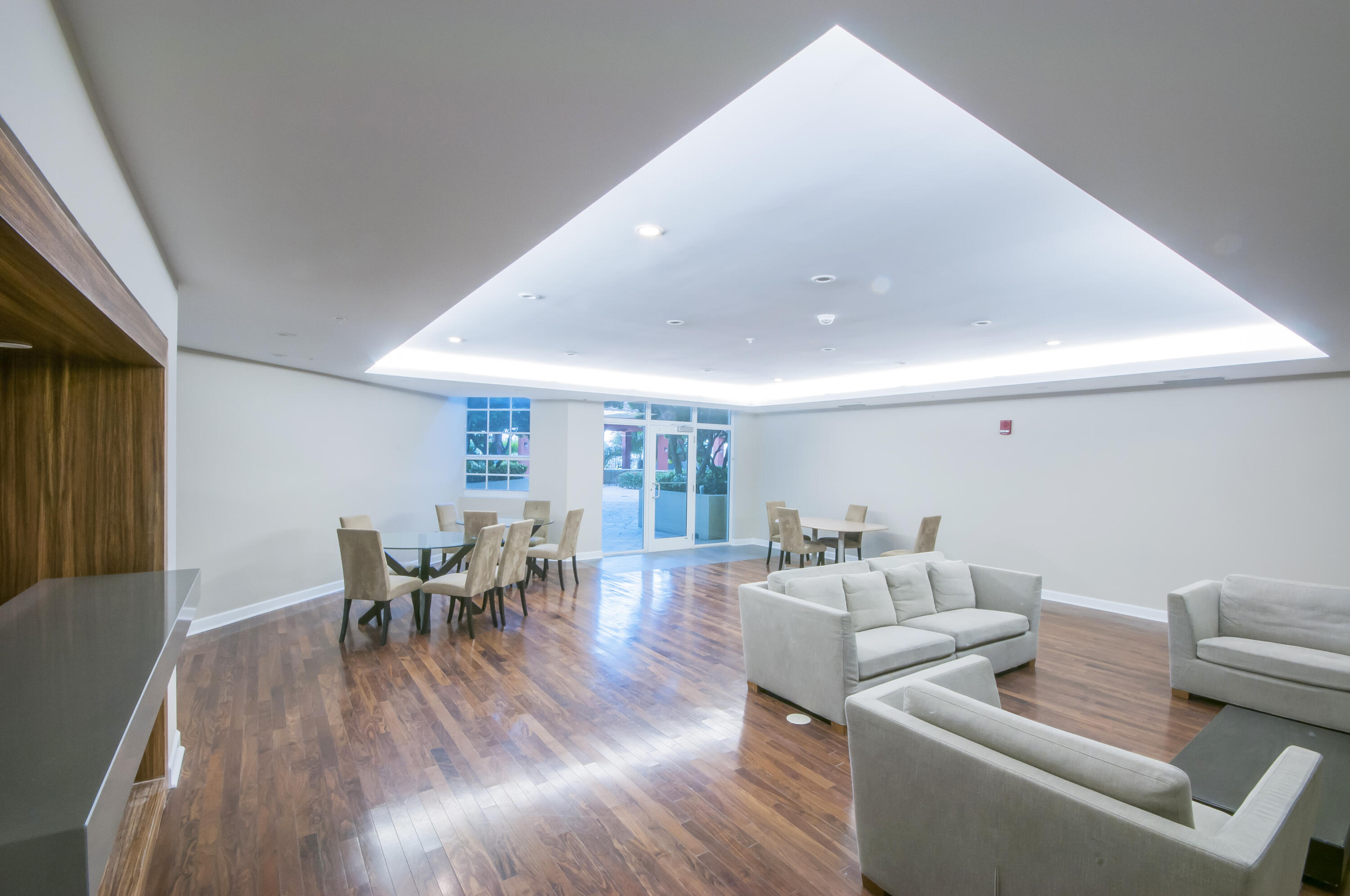 WHITNEY CONDO - Residential