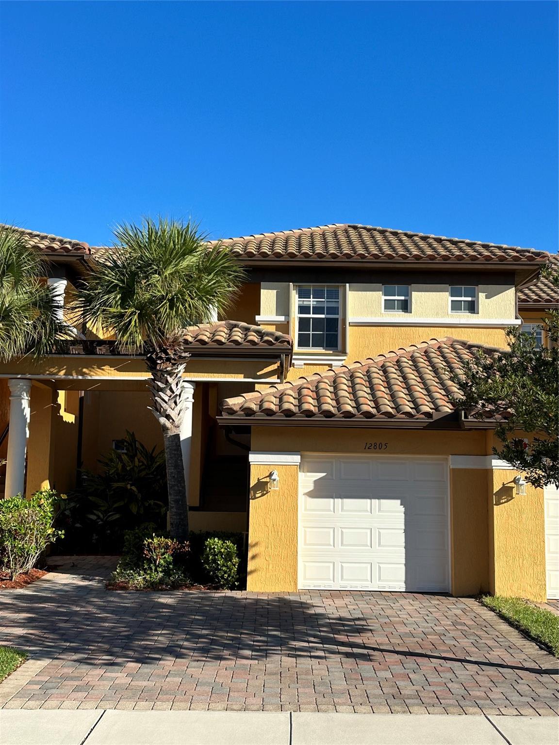 Beautiful and move-in ready 3/2 Townhouse at Cypress Pointe in Heron Bay. featuring marble floors in main areas, wood floors, built-in closets, split bedroom floor plan, stainless steel appliances, wine cooler, full size Washer & Dryer, 3 community pools, tennis courts, racquetball, basketball, water parks for kids, on-site grill at main Clubhouse, hiking trails. Resort Style living community. Parkland Best Schools AAA +++