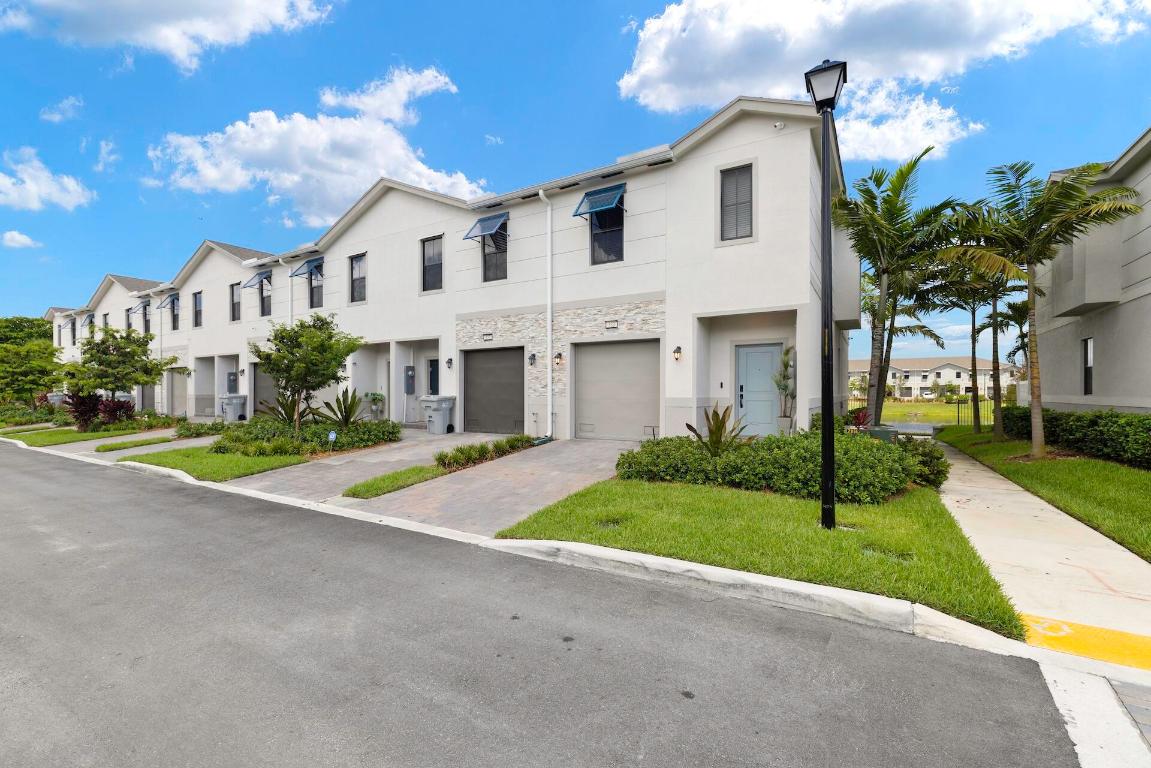 HIGHLAND OAKS - Residential