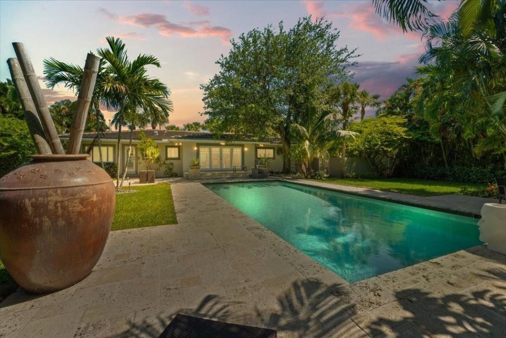 Photo of 1635 Seabreeze Boulevard, Fort Lauderdale, FL 33316 (MLS # F10513846)