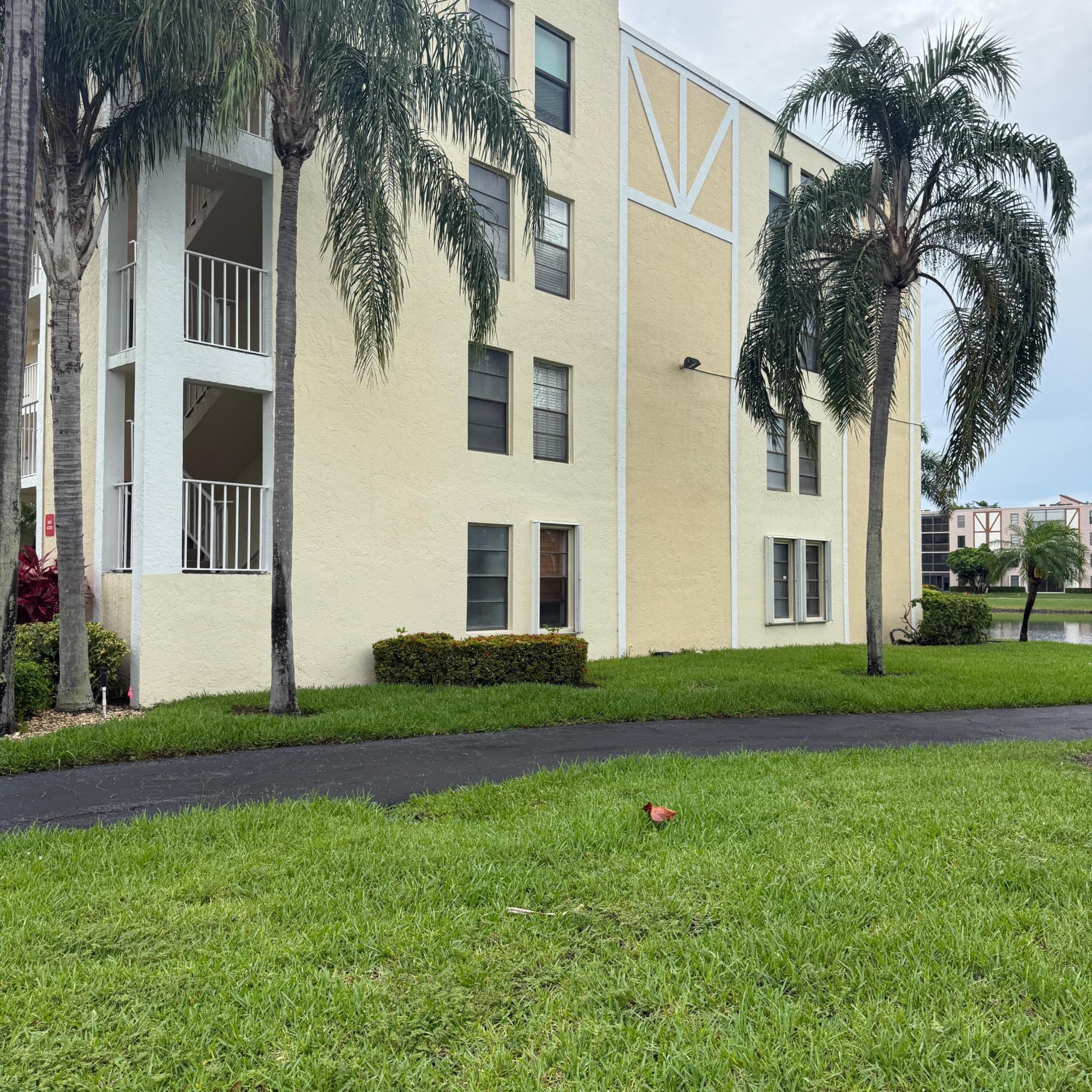 HUNTINGTON LAKES SEC FIVE CONDOS - Residential