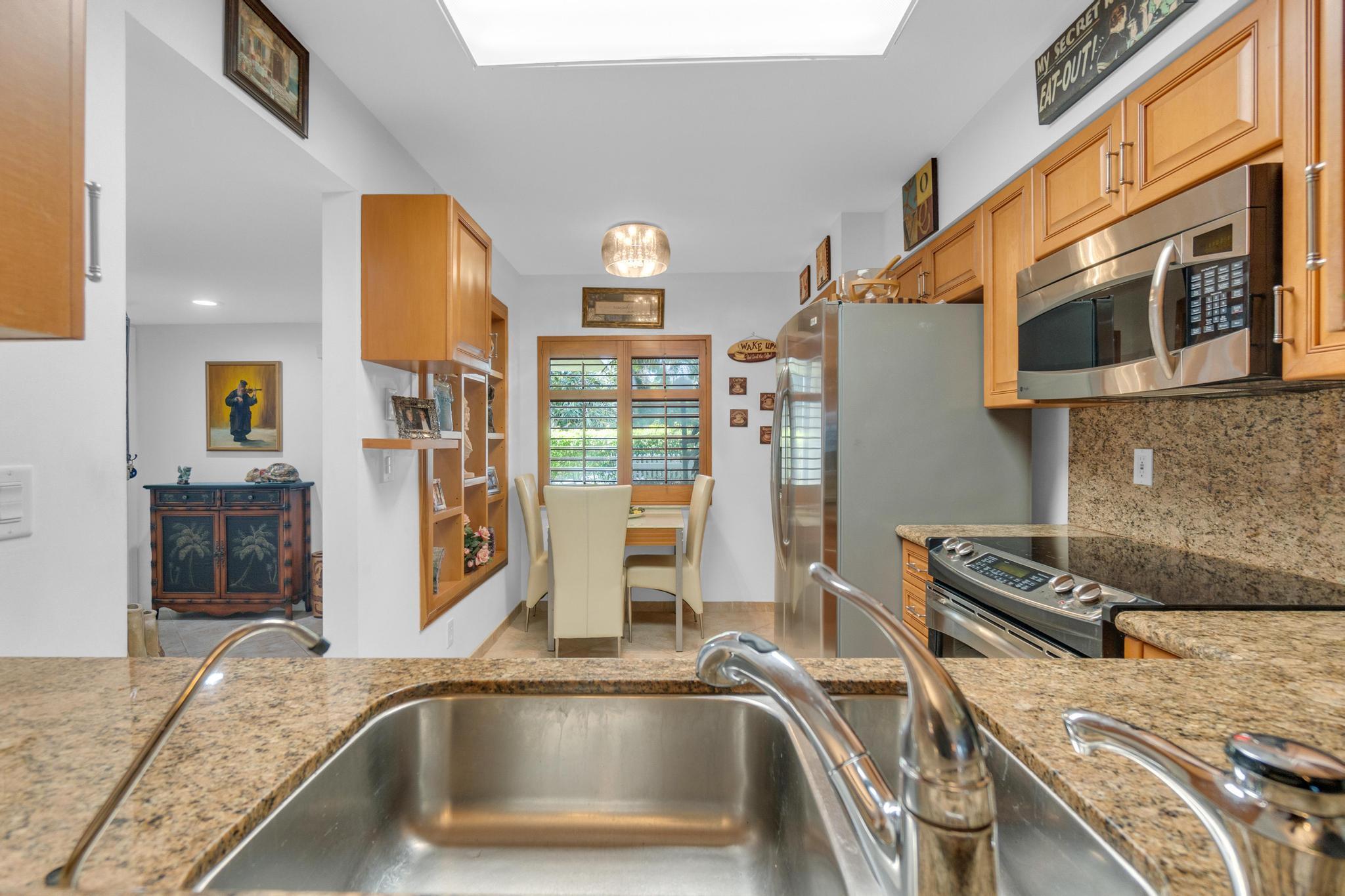 HUNTINGTON LAKES SEC FIVE CONDOS - Residential