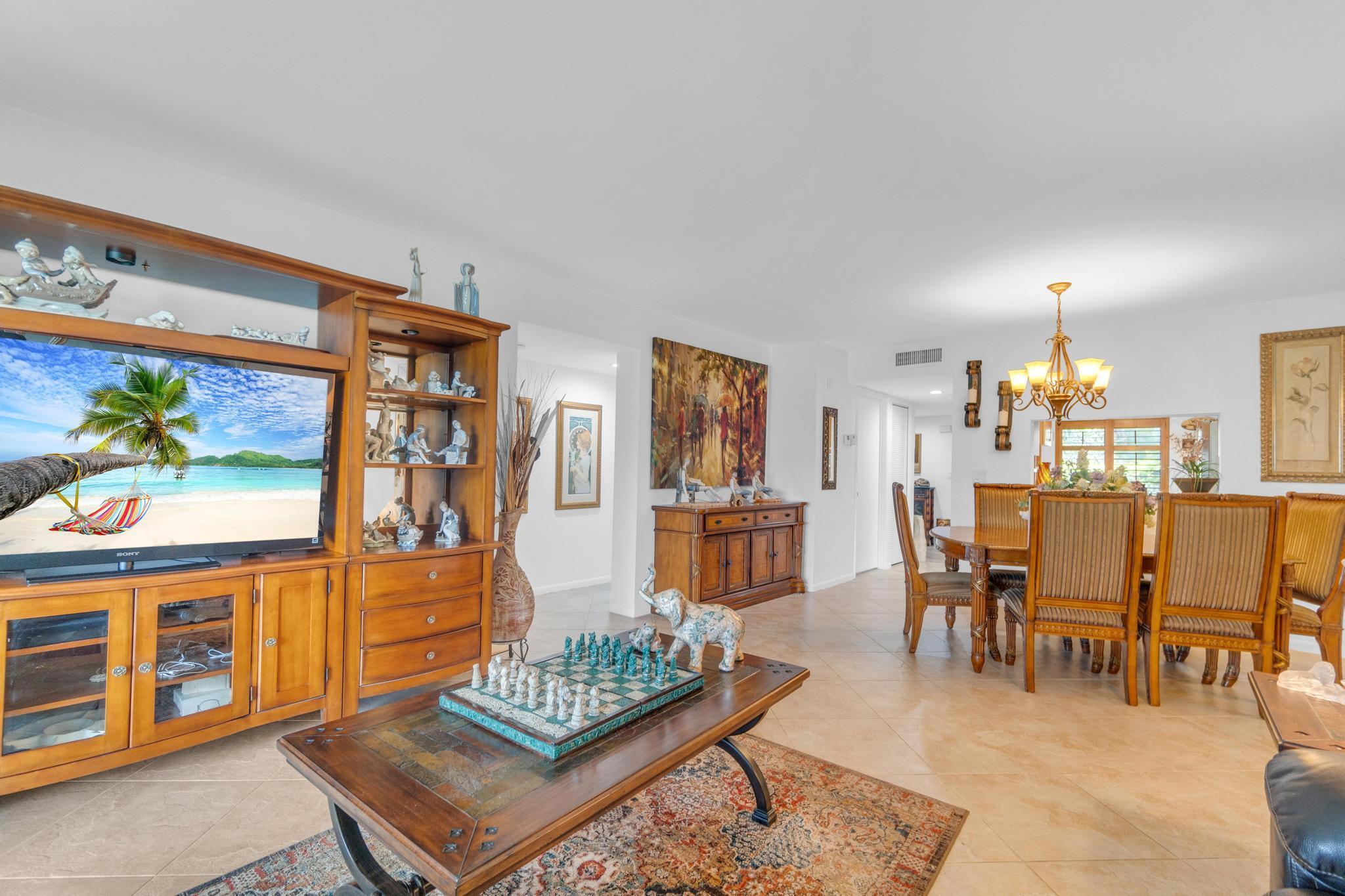 HUNTINGTON LAKES SEC FIVE CONDOS - Residential