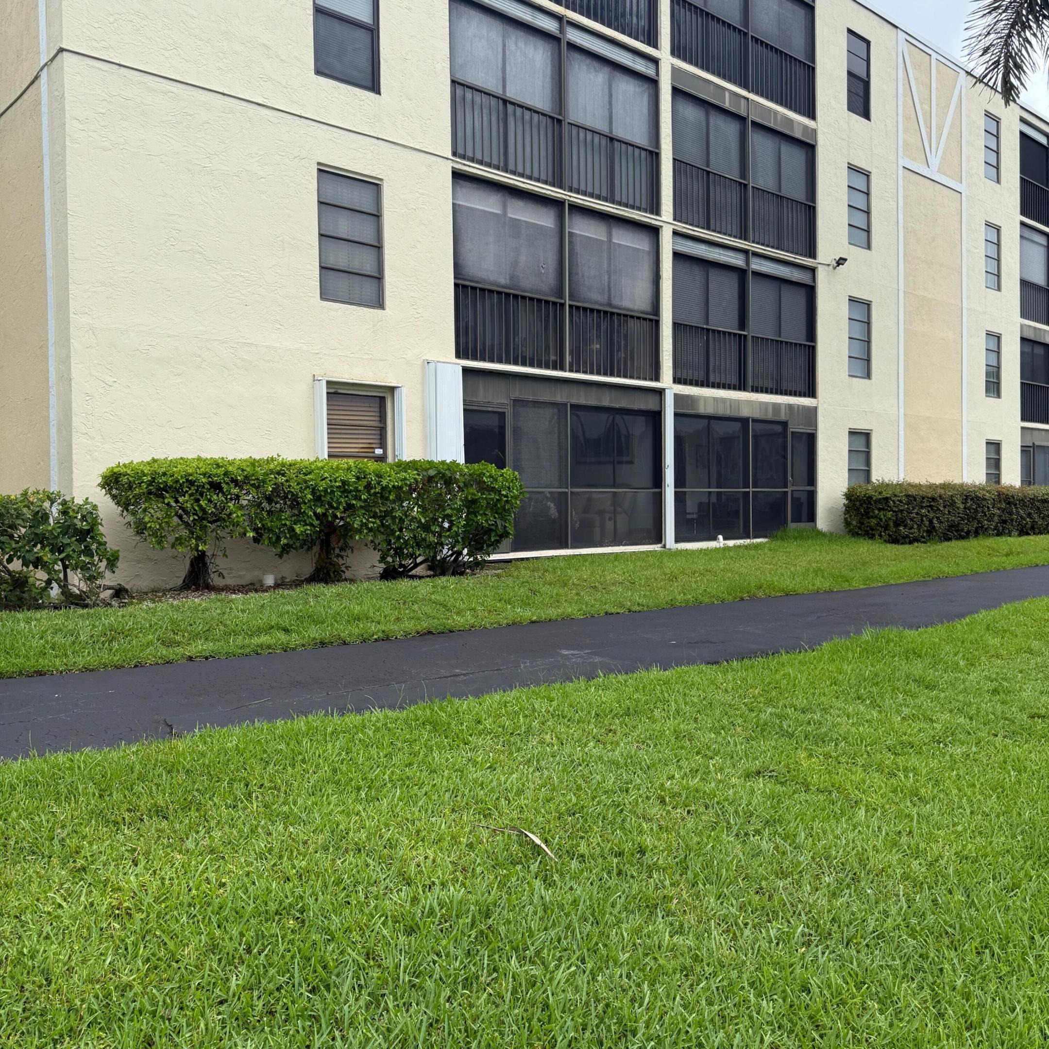 HUNTINGTON LAKES SEC FIVE CONDOS - Residential