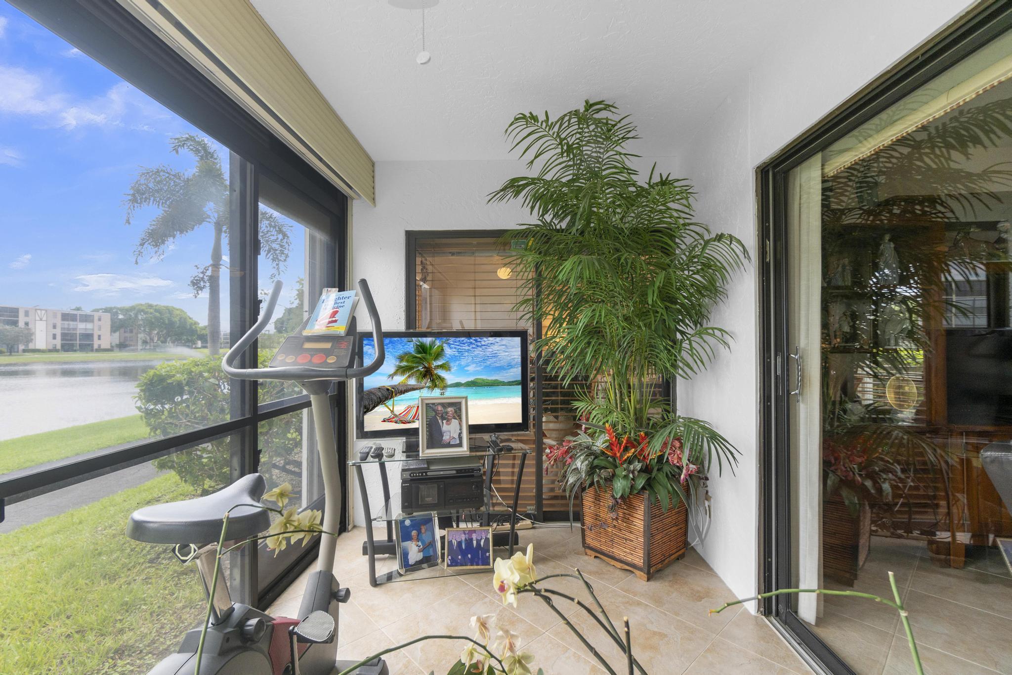 HUNTINGTON LAKES SEC FIVE CONDOS - Residential