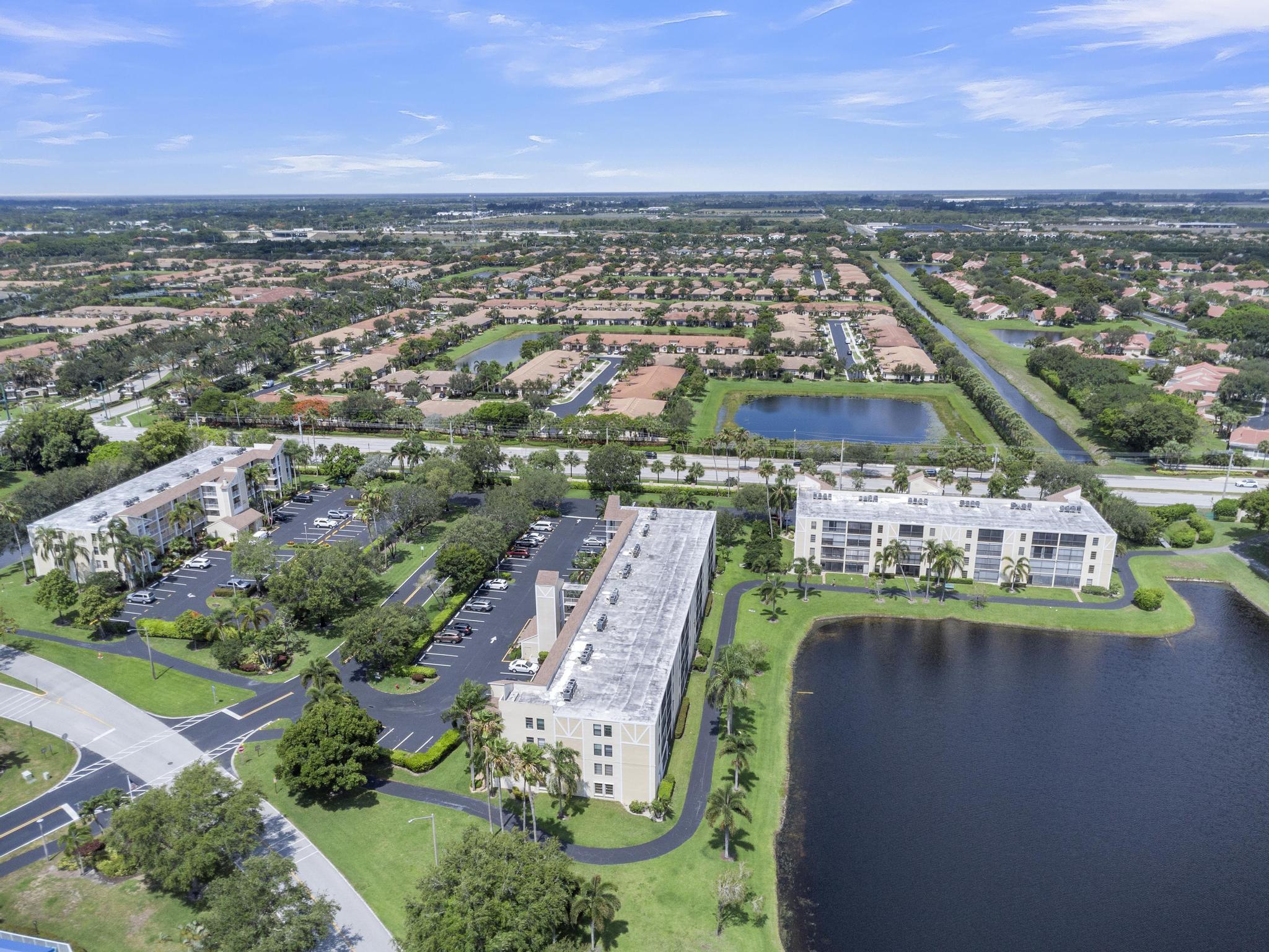HUNTINGTON LAKES SEC FIVE CONDOS - Residential