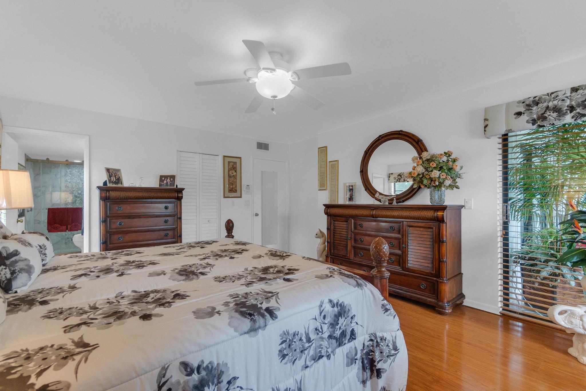 HUNTINGTON LAKES SEC FIVE CONDOS - Residential