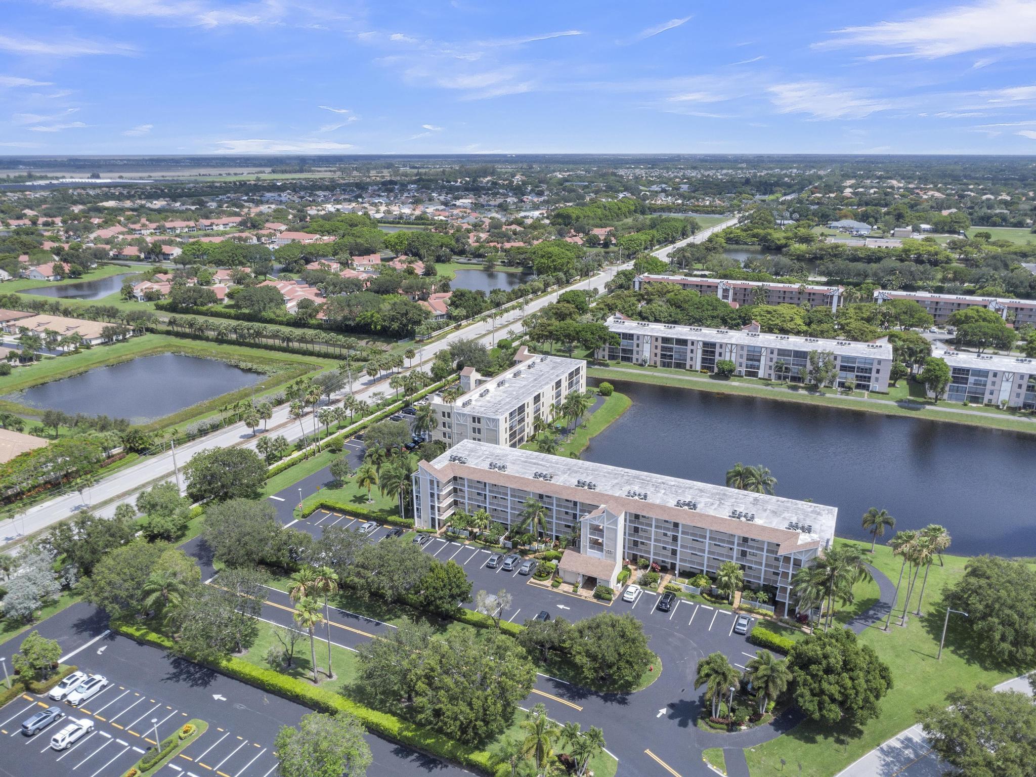 HUNTINGTON LAKES SEC FIVE CONDOS - Residential