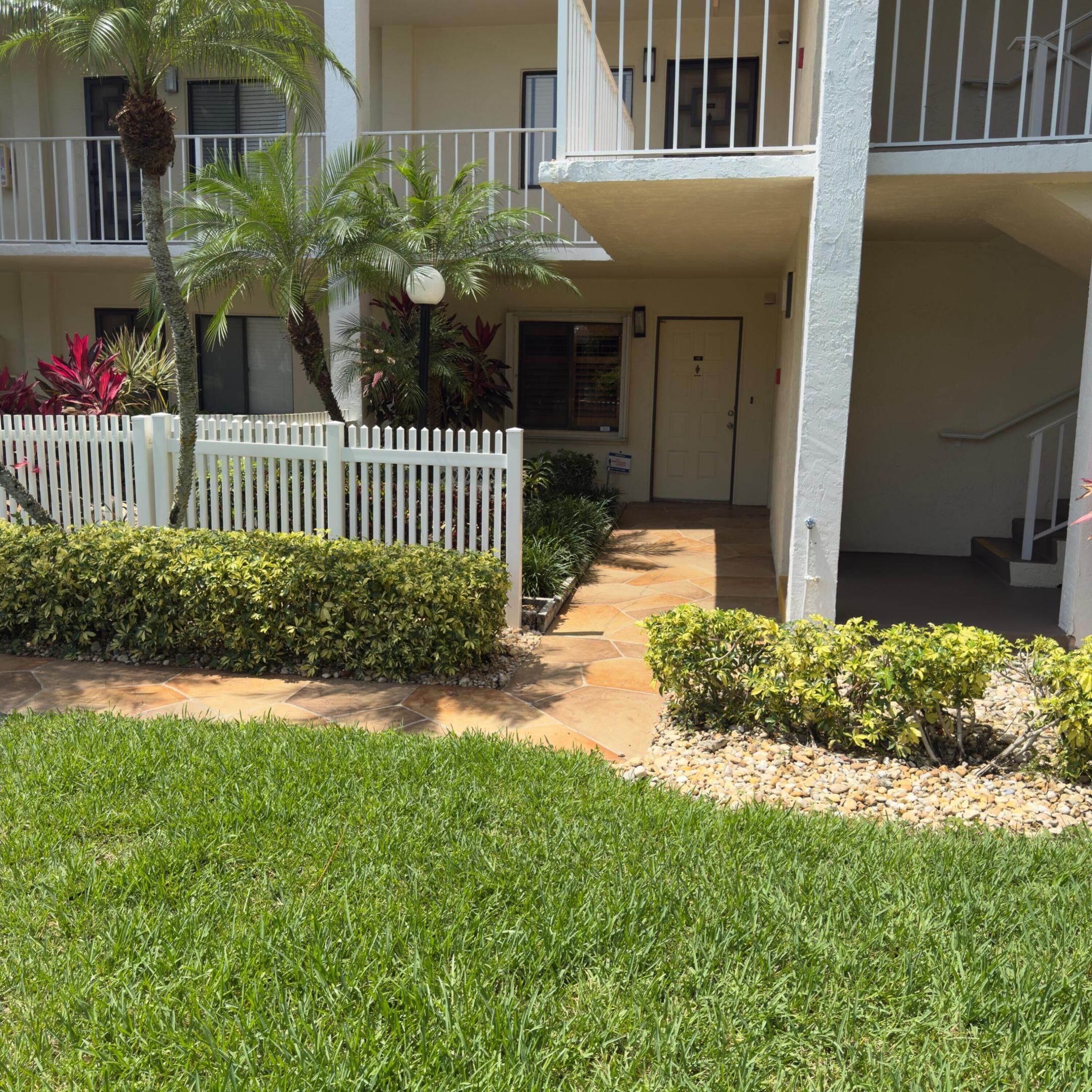 HUNTINGTON LAKES SEC FIVE CONDOS - Residential