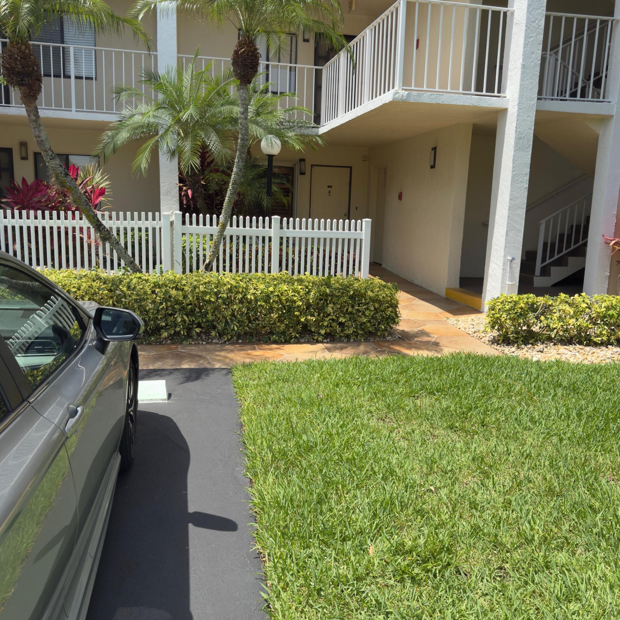 HUNTINGTON LAKES SEC FIVE CONDOS - Residential