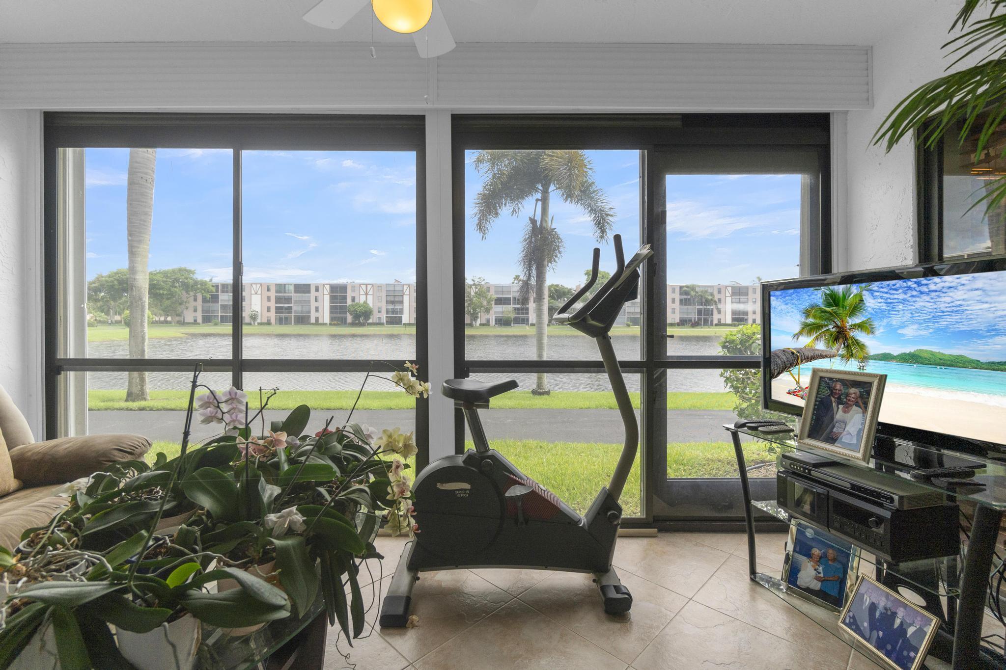 HUNTINGTON LAKES SEC FIVE CONDOS - Residential