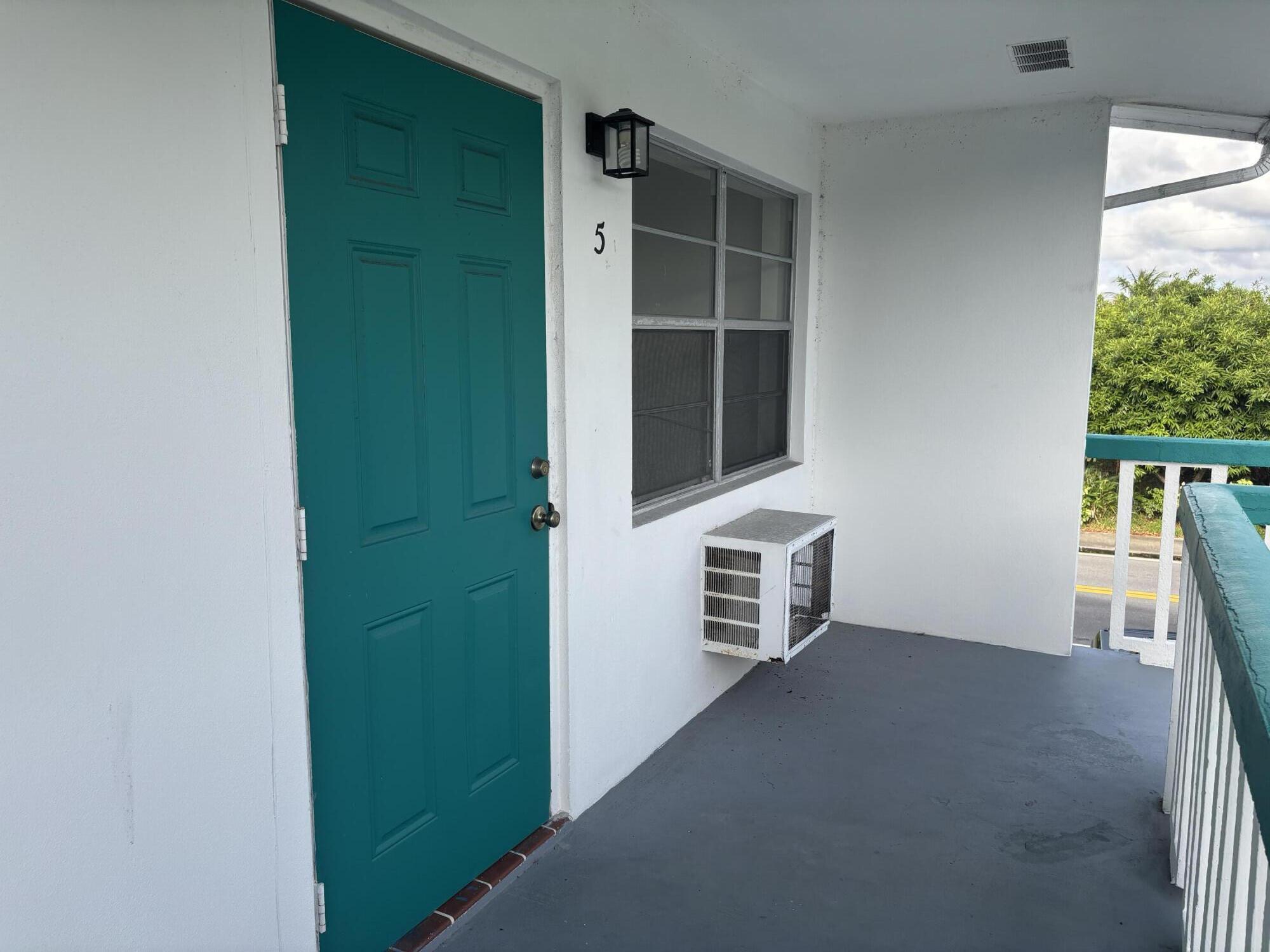 1111 N Federal Highway 5