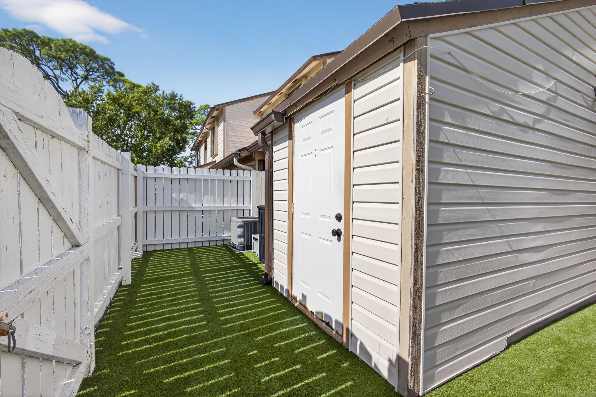 JUPITER VILLAGE TOWNHOMES - Residential