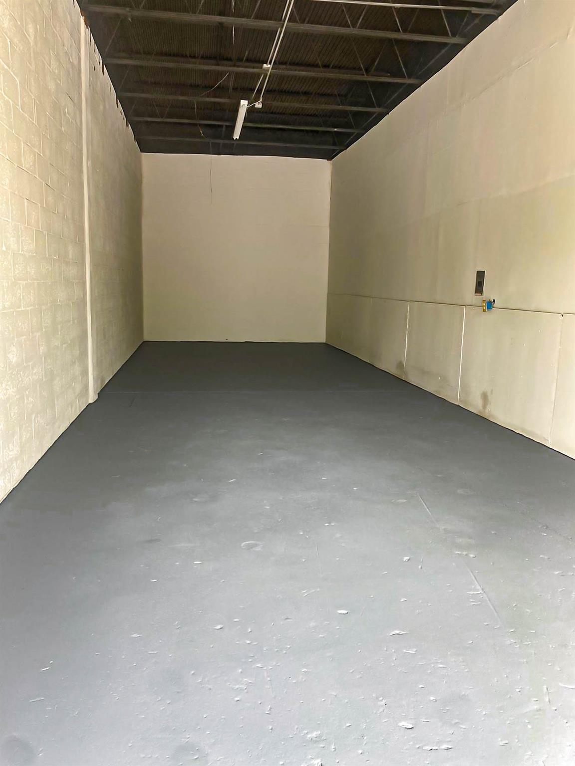 750 square foot warehouse storage space With 16-18 ft tall ceiling heights, our properties offer ample vertical space to accommodate various business needs. Whether you require additional storage or want to create a welcoming atmosphere, the generous ceiling heights provide flexibility for your operations. Our properties feature grade-level doors, making it easy to load and unload goods directly from your vehicle. This streamlines your operations, saving you time and effort when it comes to logistics and deliveries. Experience a park-like feel within our properties, where you can enjoy a peaceful & refreshing atmosphere. This environment can enhance employee well-being, boost productivity, & provide a pleasant experience for your customers or clients.