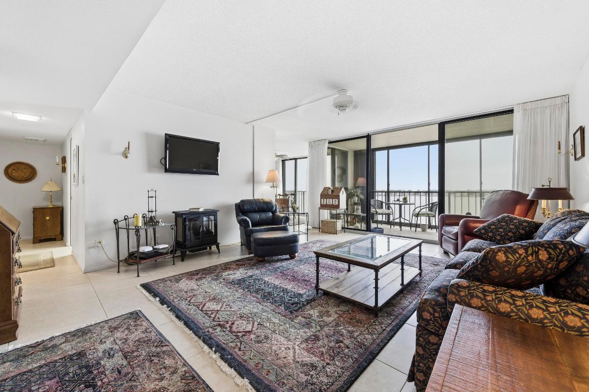 126 Lakeshore Drive 526