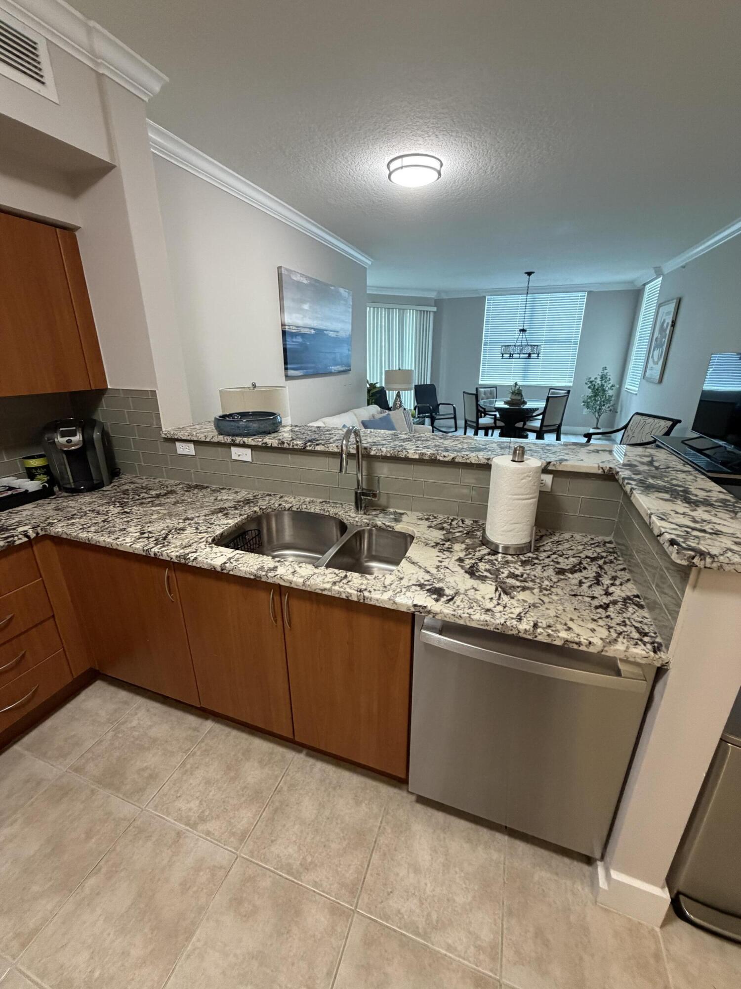 804 E Windward Way 618