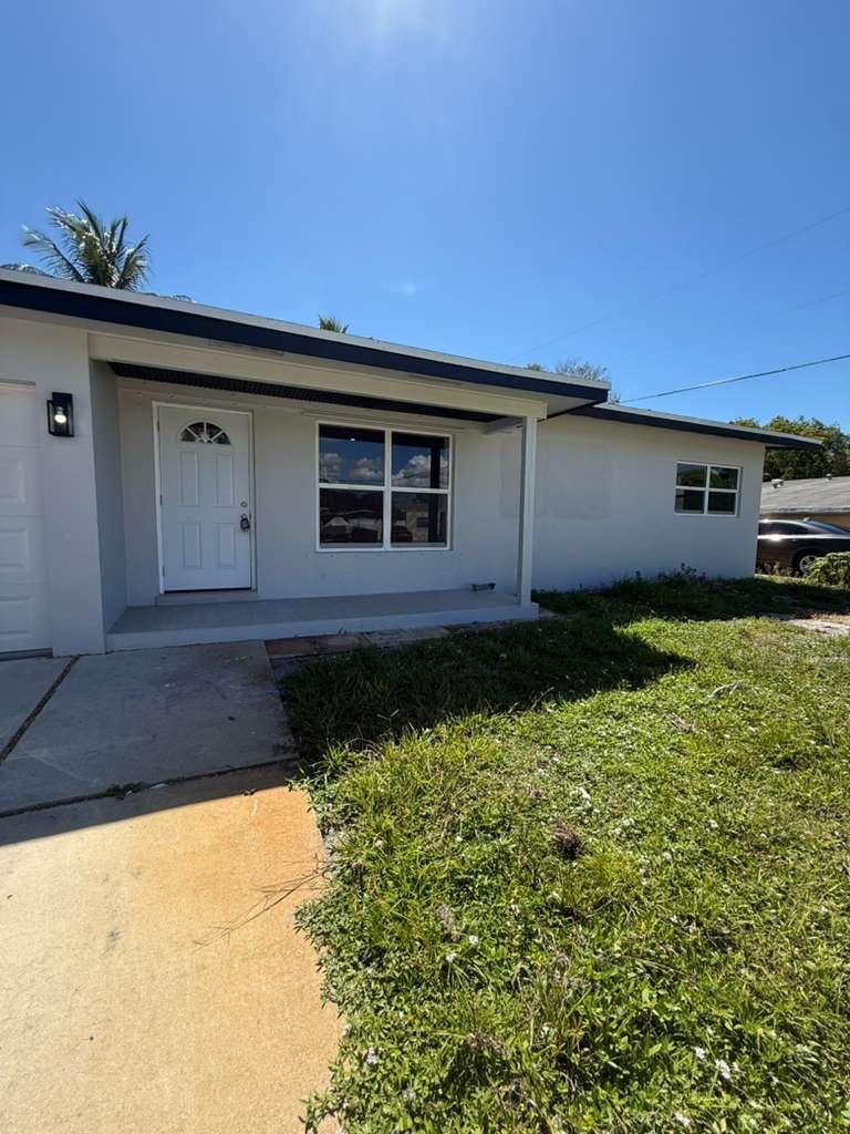 Photo of 726 S 11TH Street, Lantana, FL 33462 (MLS # B26078750)