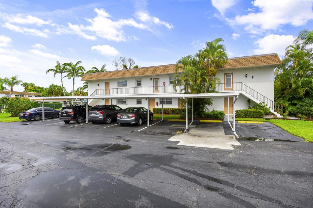 Photo of 2950 SE Ocean Boulevard #9-5, Stuart, FL 34996 (MLS # R11093130)