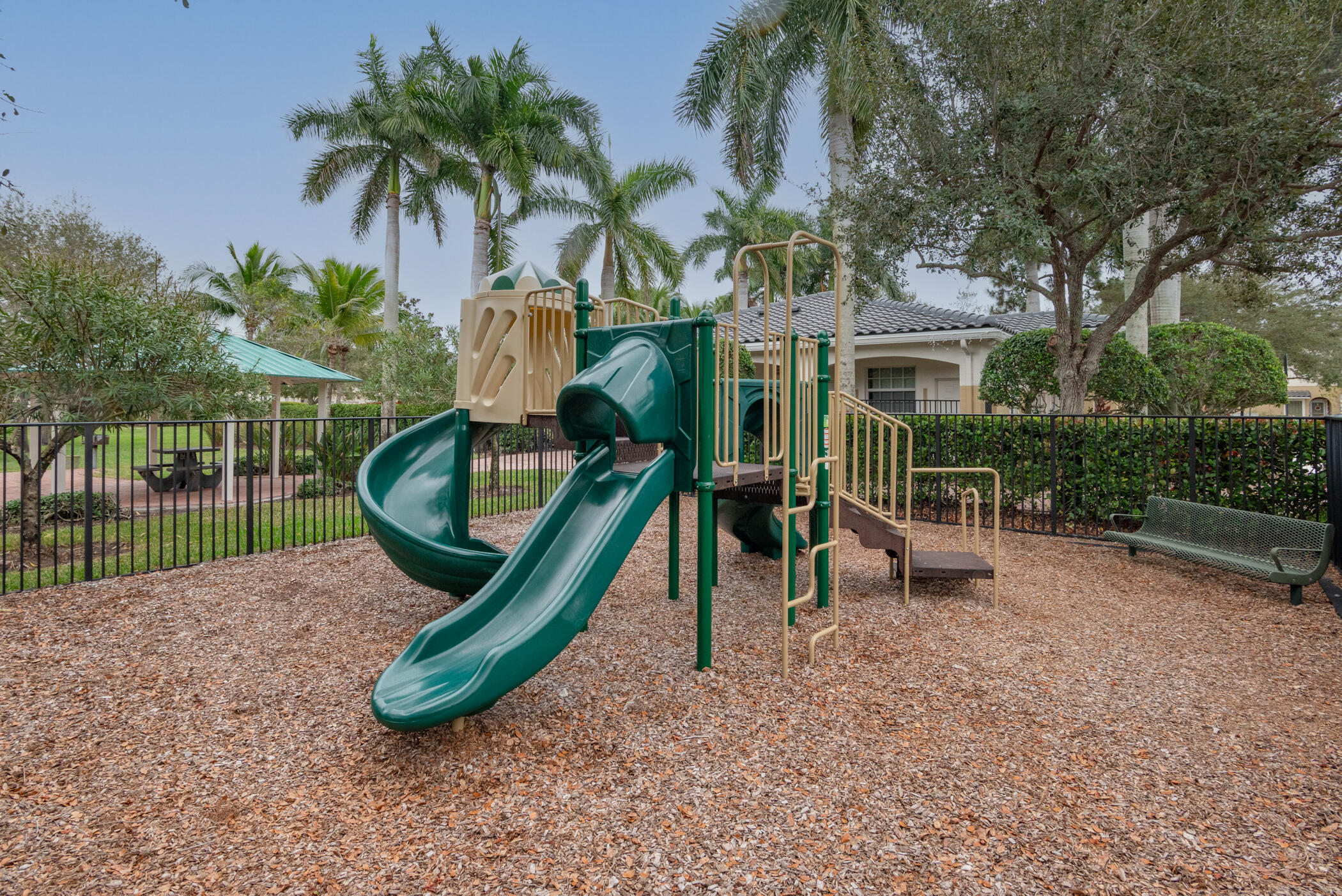 LEXINGTON LAKES - Residential