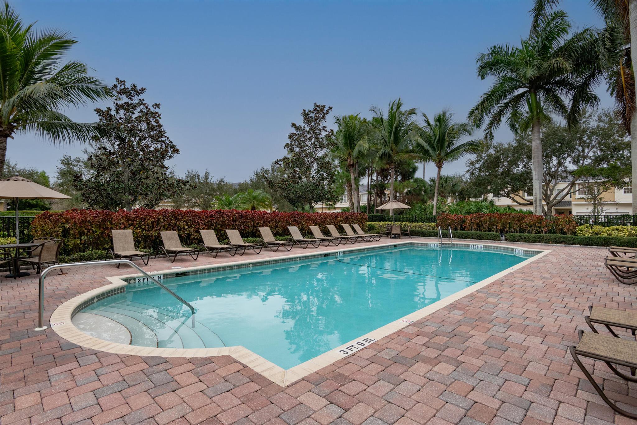 LEXINGTON LAKES - Residential