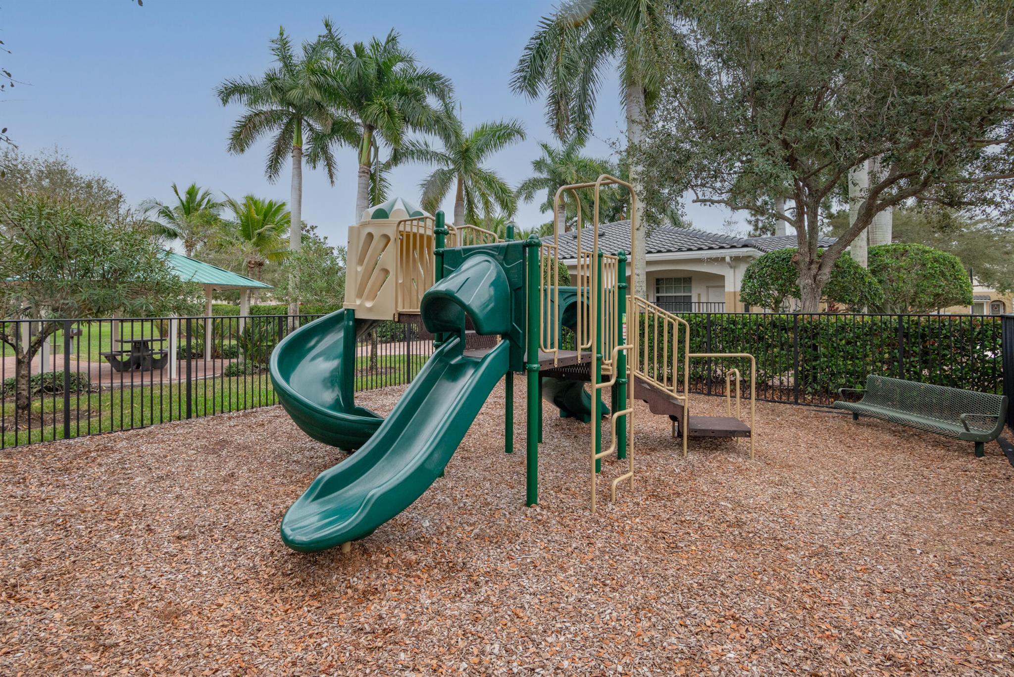 LEXINGTON LAKES - Residential