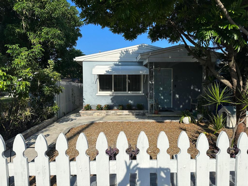 Photo of 317 N H Street #A, Lake Worth Beach, FL 33460 (MLS # R10990599)