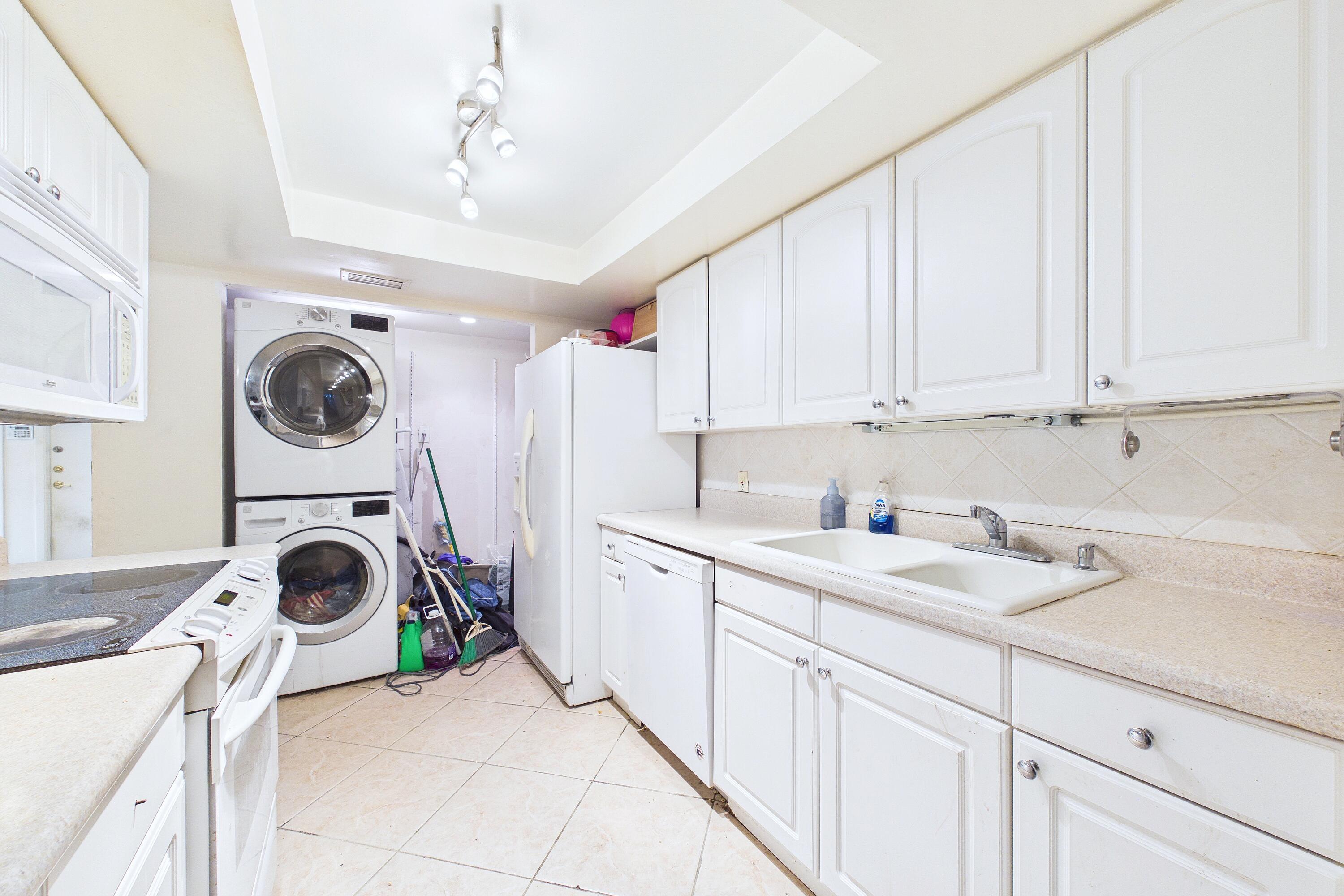 MAPLEWOOD TOWNHOUSES CONDO - Residential