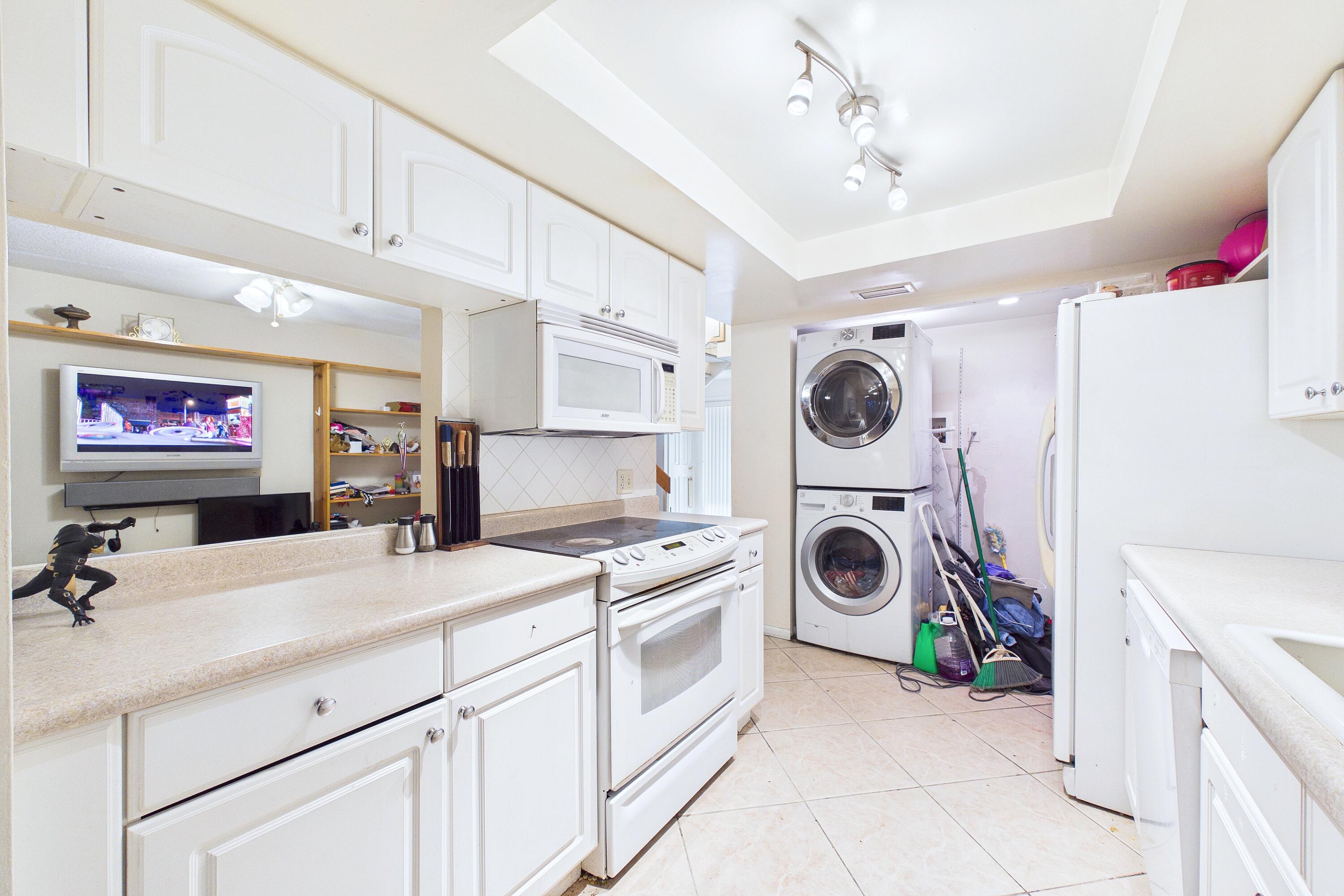 MAPLEWOOD TOWNHOUSES CONDO - Residential