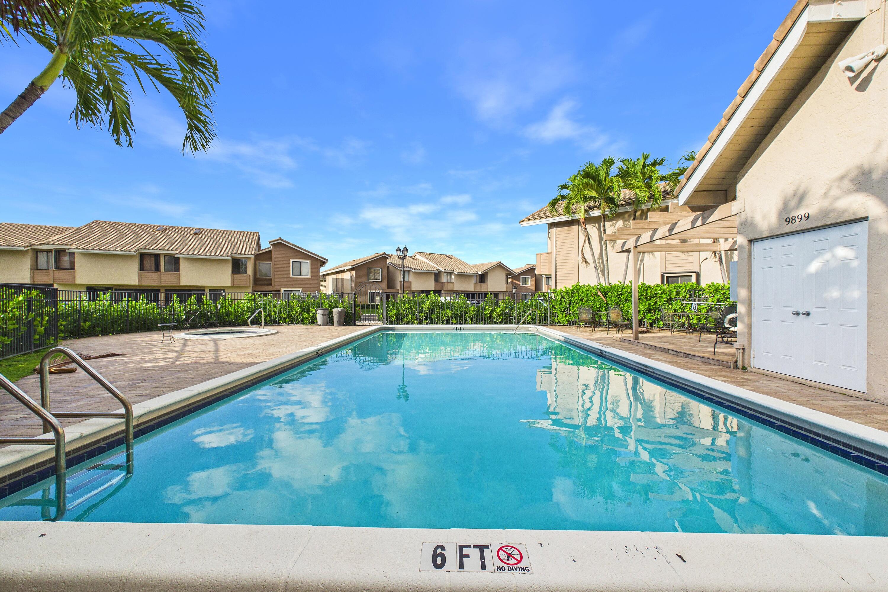 MAPLEWOOD TOWNHOUSES CONDO - Residential