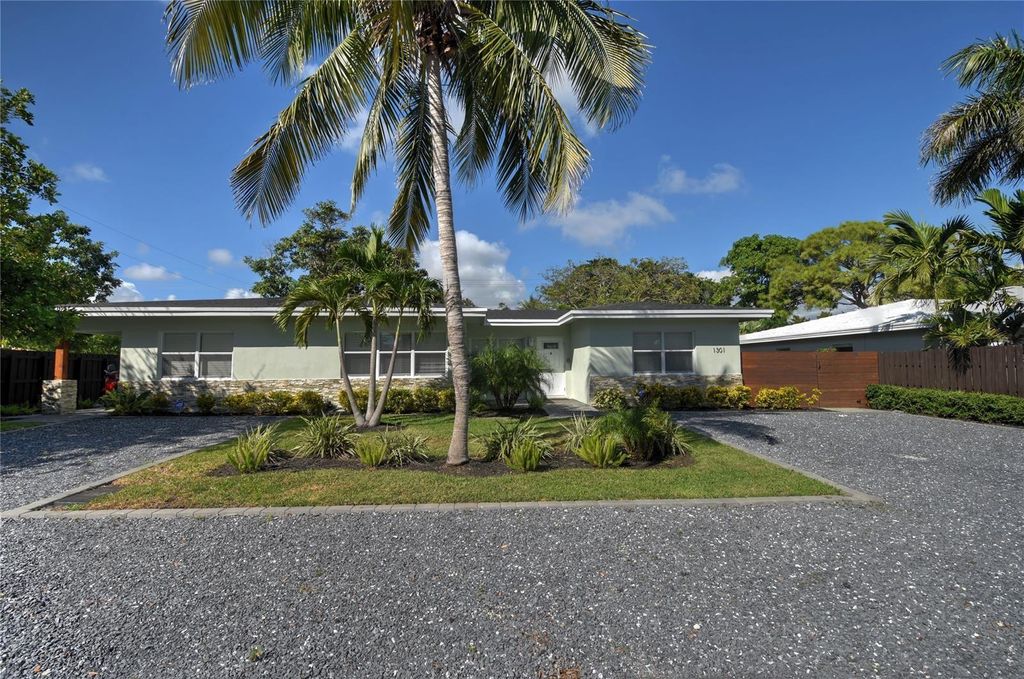 Photo of 1301 NE 16th Avenue #B, Fort Lauderdale, FL 33304 (MLS # F10526803)