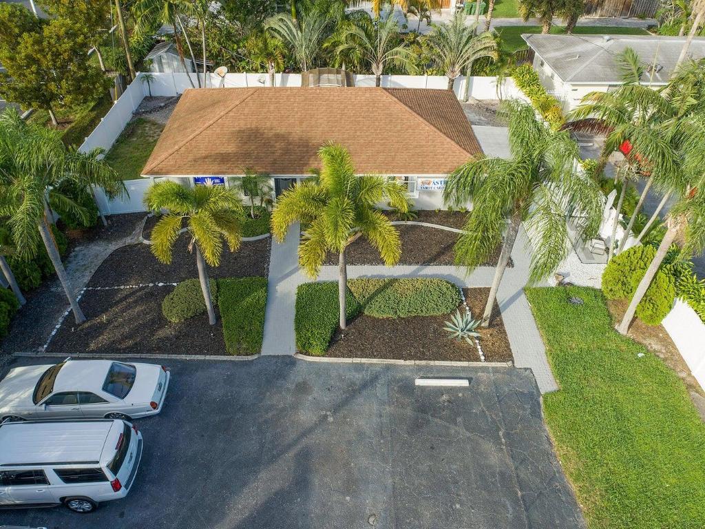 2935 Lake Worth Road