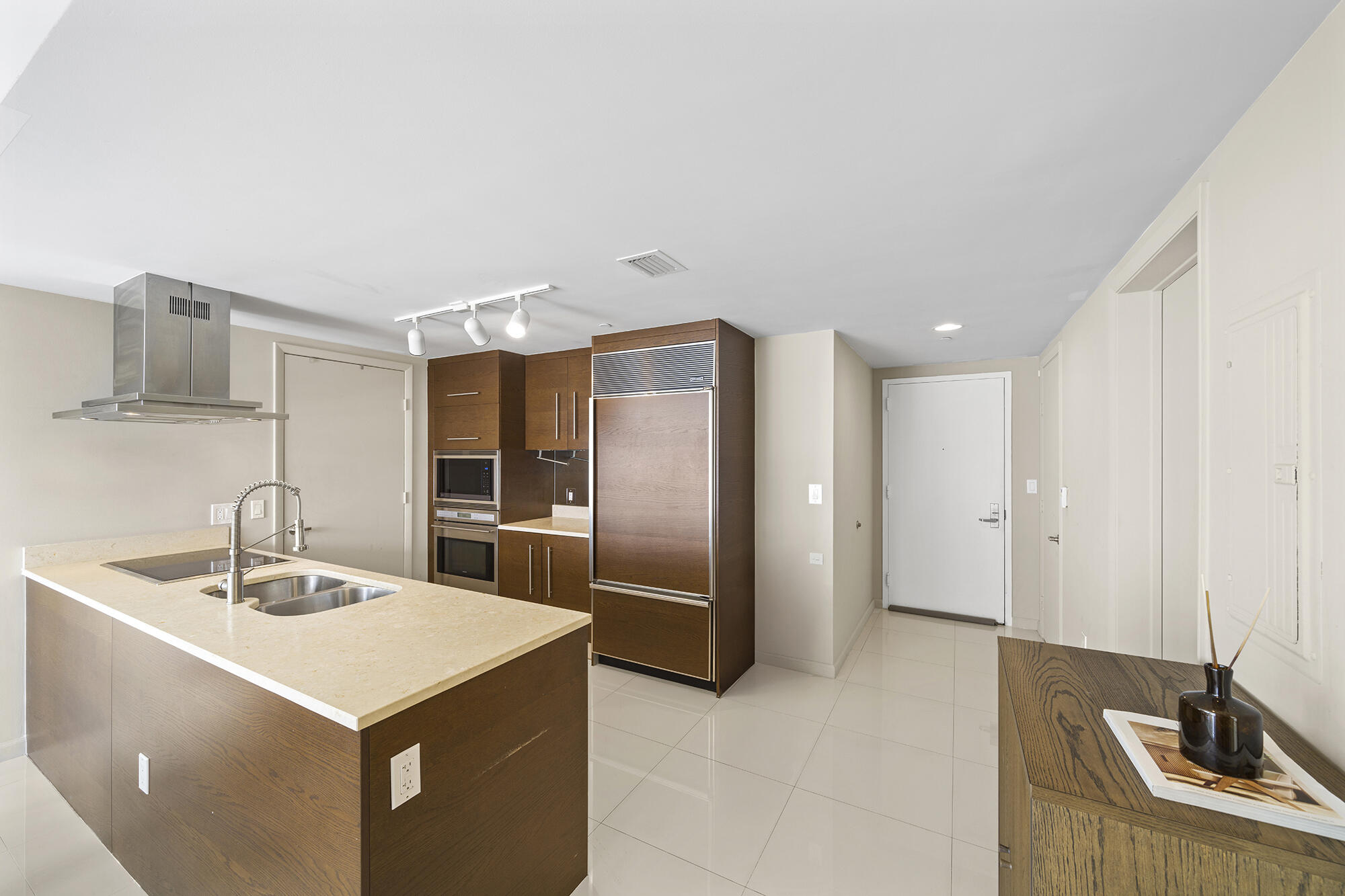 495 Brickell Avenue 911