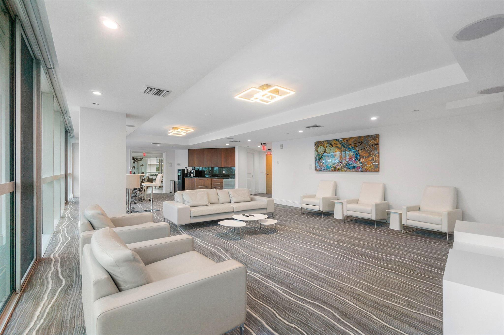 COCONUT GROVE RESIDENCES - Residential