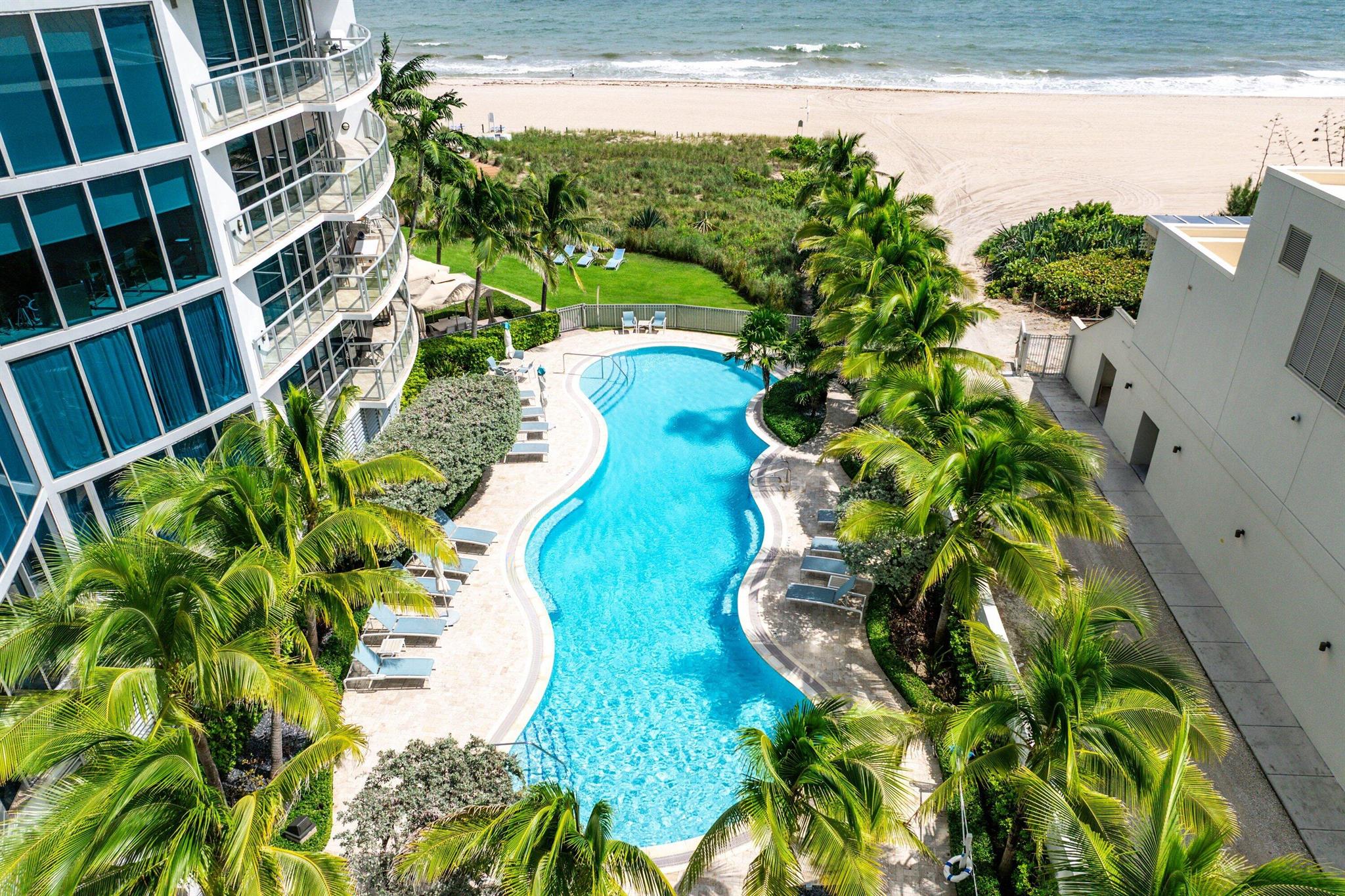 COCONUT GROVE RESIDENCES - Residential