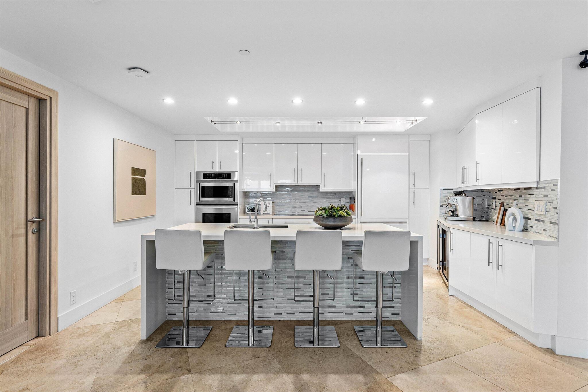 COCONUT GROVE RESIDENCES - Residential