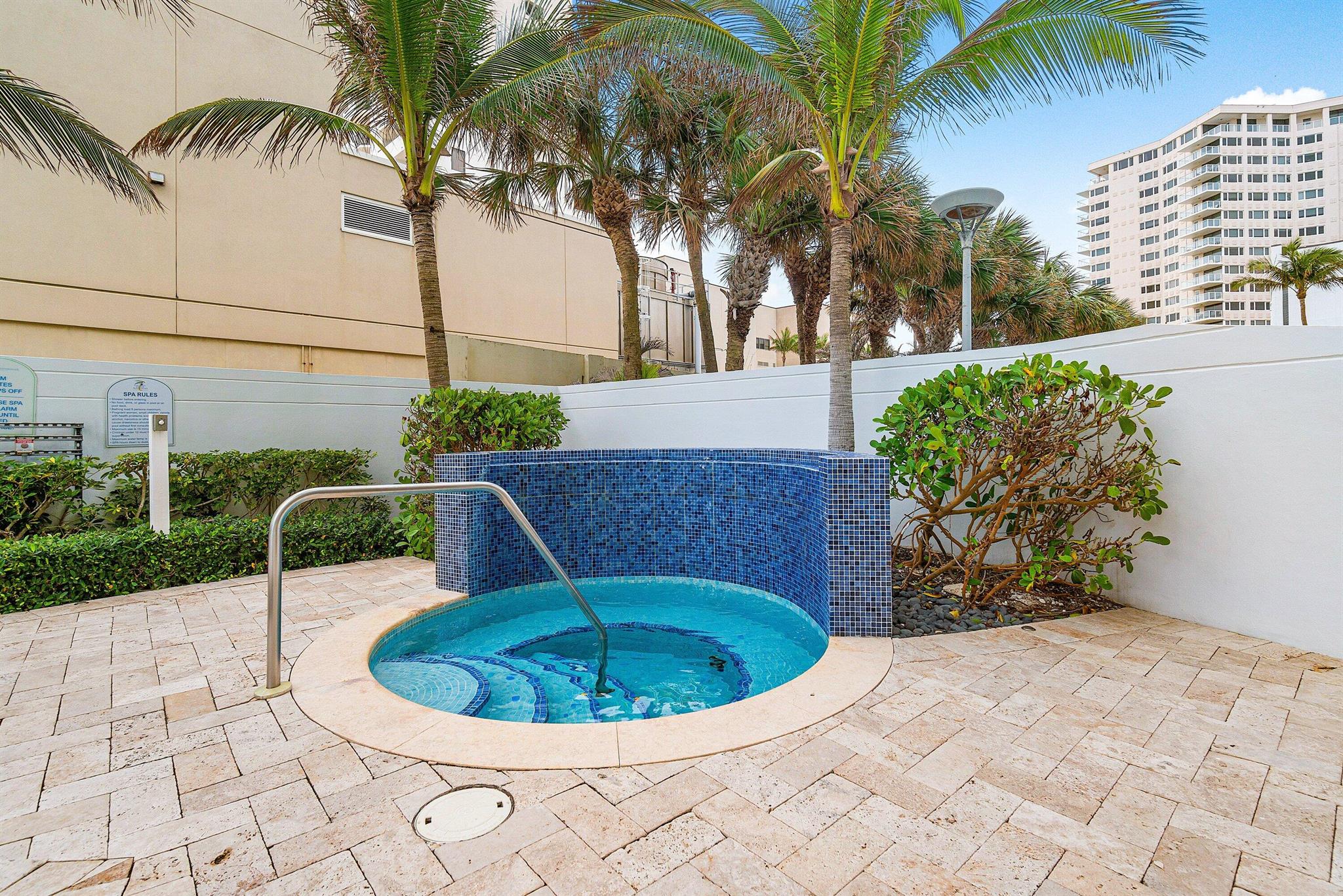 COCONUT GROVE RESIDENCES - Residential