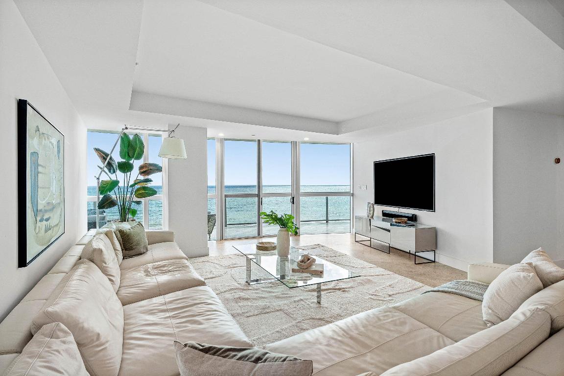 COCONUT GROVE RESIDENCES ON FORT LAUDERDALE BEACH - Residential