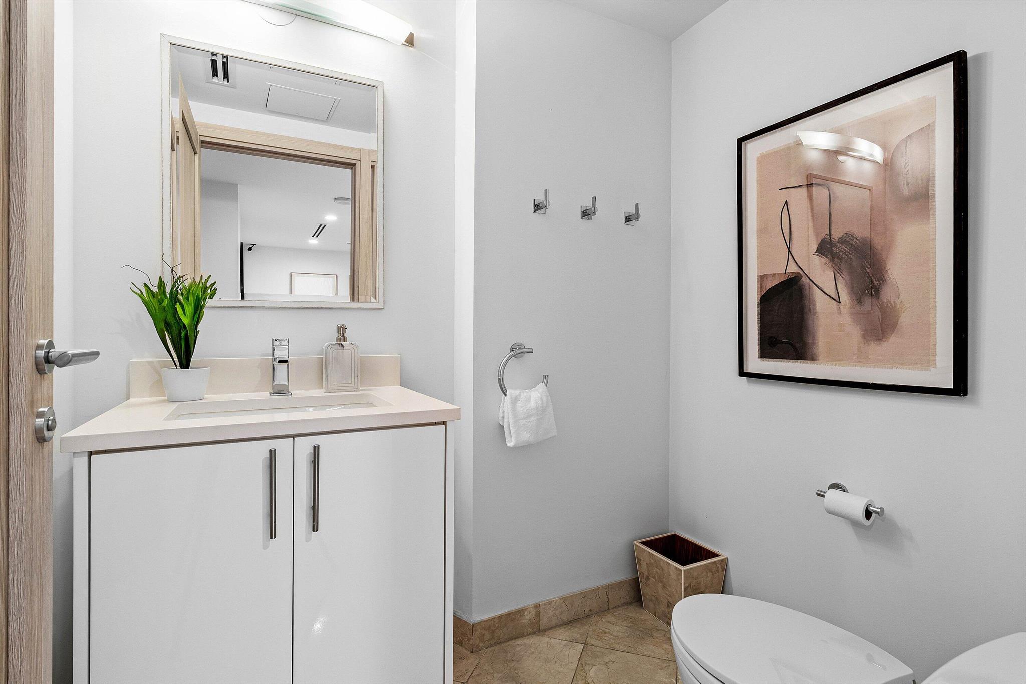 COCONUT GROVE RESIDENCES - Residential