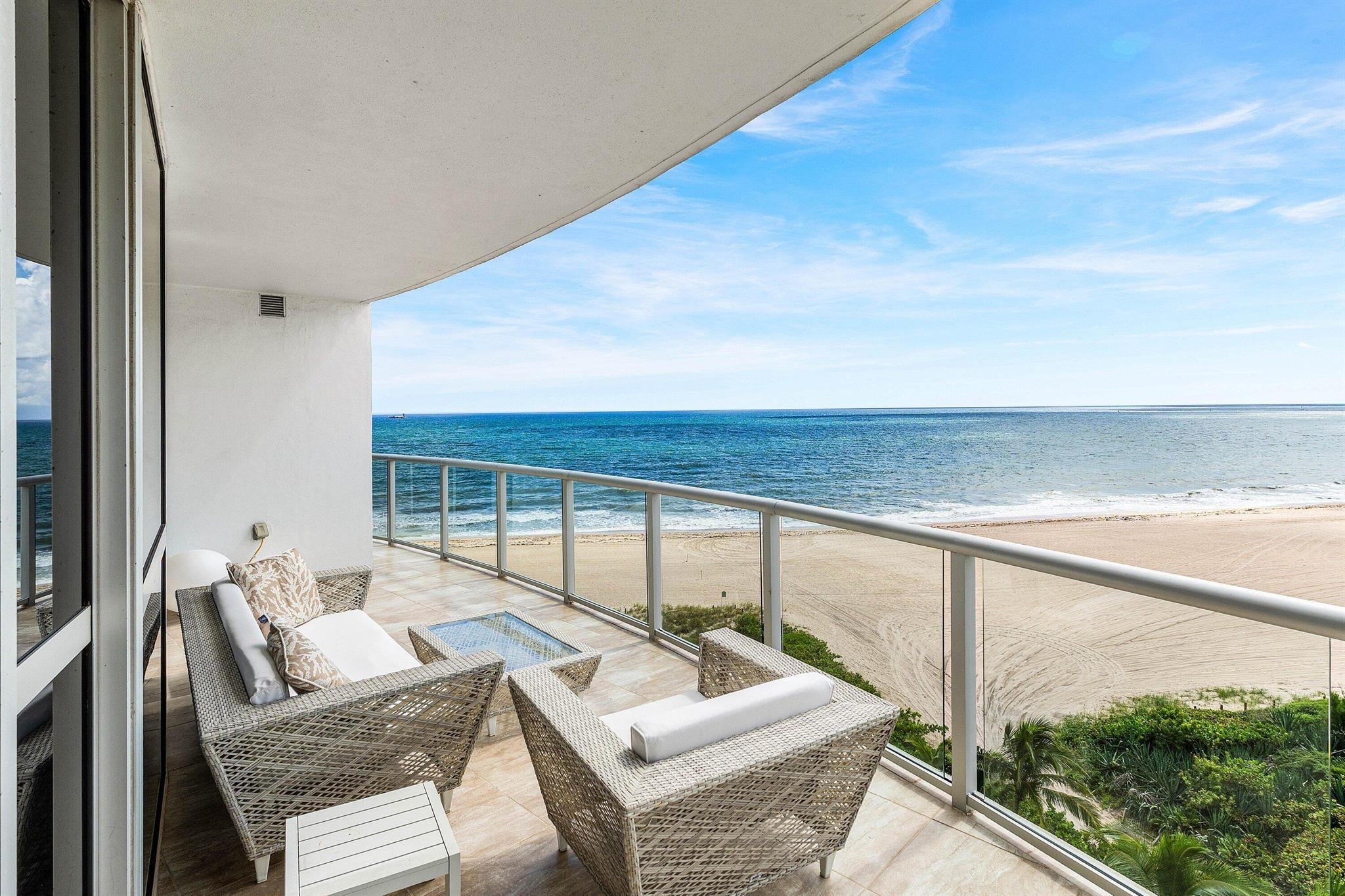 COCONUT GROVE RESIDENCES - Residential