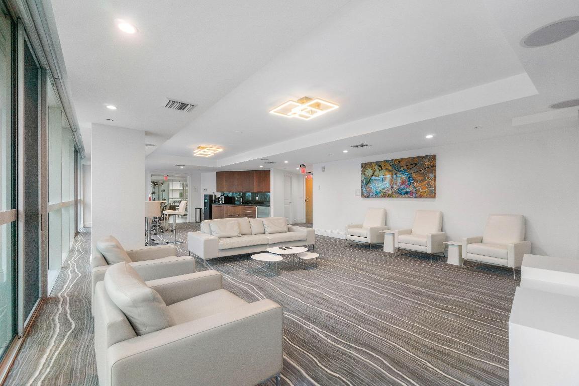 COCONUT GROVE RESIDENCES ON FORT LAUDERDALE BEACH - Residential