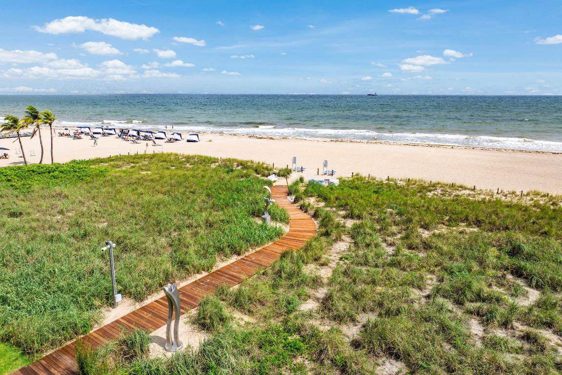 COCONUT GROVE RESIDENCES ON FORT LAUDERDALE BEACH - Residential